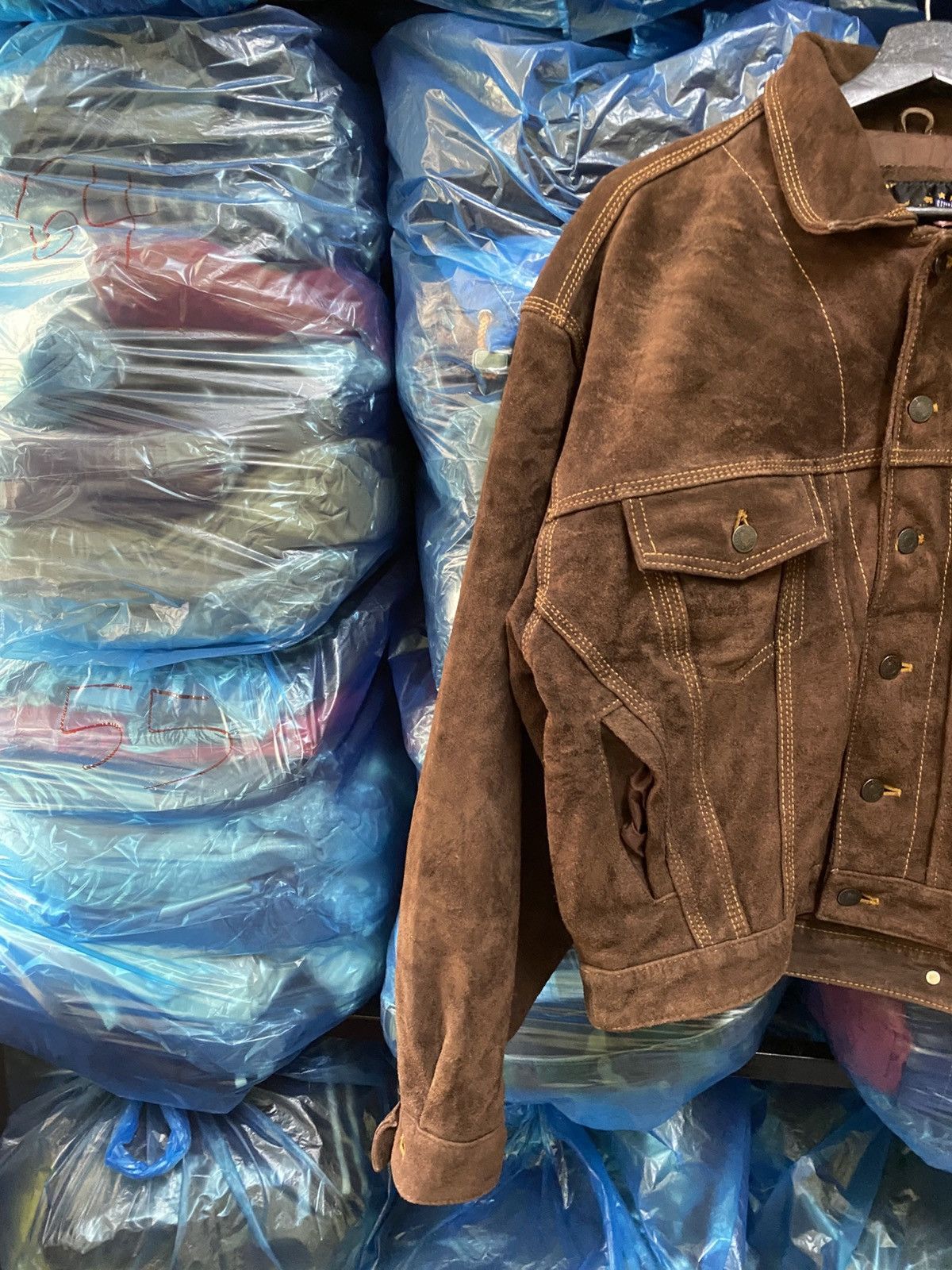 Strawberry Vintage Strawberry USA Brown Suede Leather Trucker Jacket Size US L / EU 52-54 / 3 - 5 Thumbnail
