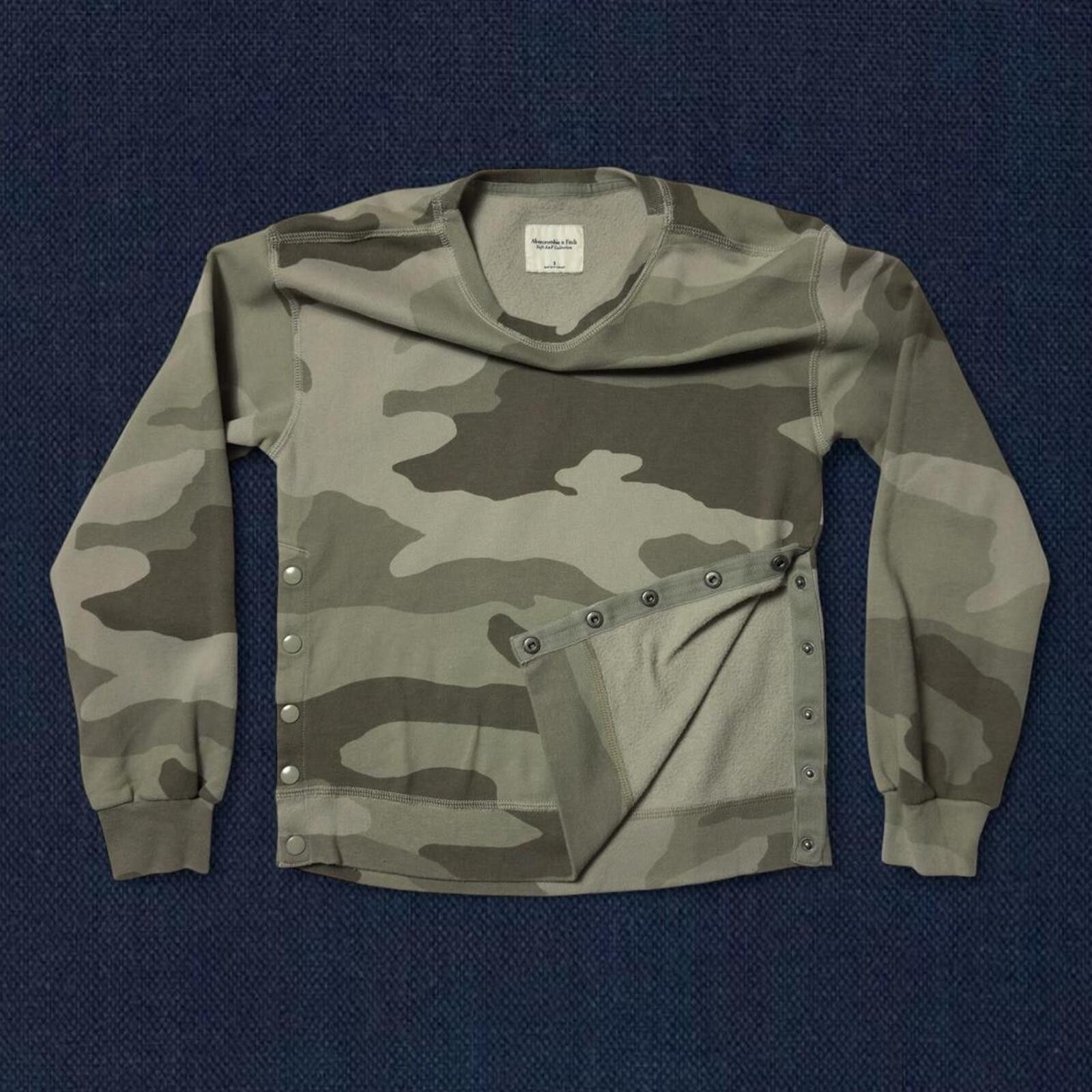 Abercrombie & Fitch abercrombie camo snap-side sweatshirt soft A&F small Size S / US 4 / IT 40 - 1 Thumbnail