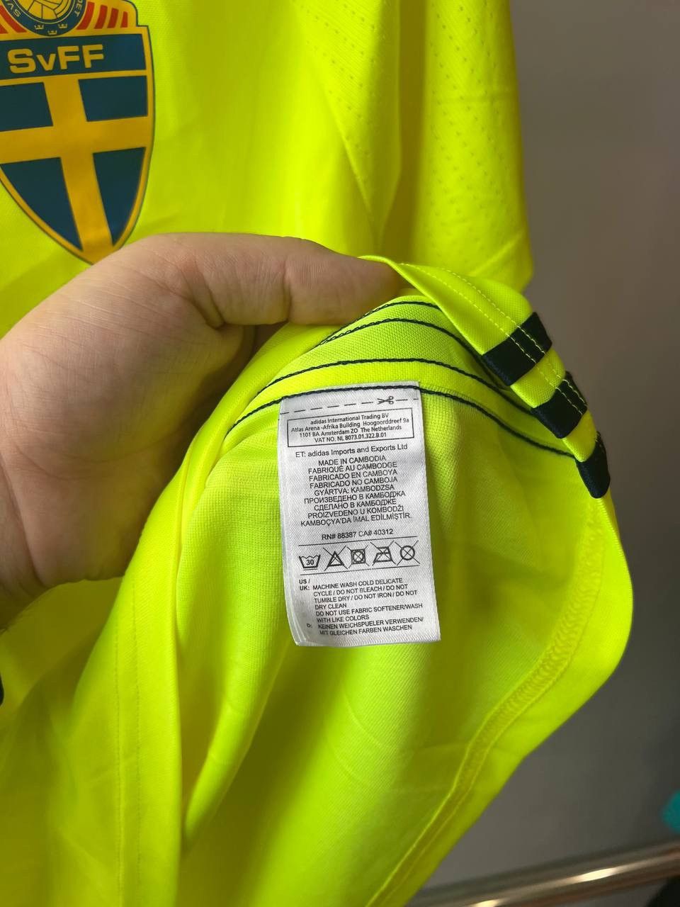 Adidas 2016 SWEDEN NATIONAL TEAM SOCCER JERSEY FOOTBALL SHIRT SZ L Size US L / EU 52-54 / 3 - 9 Thumbnail