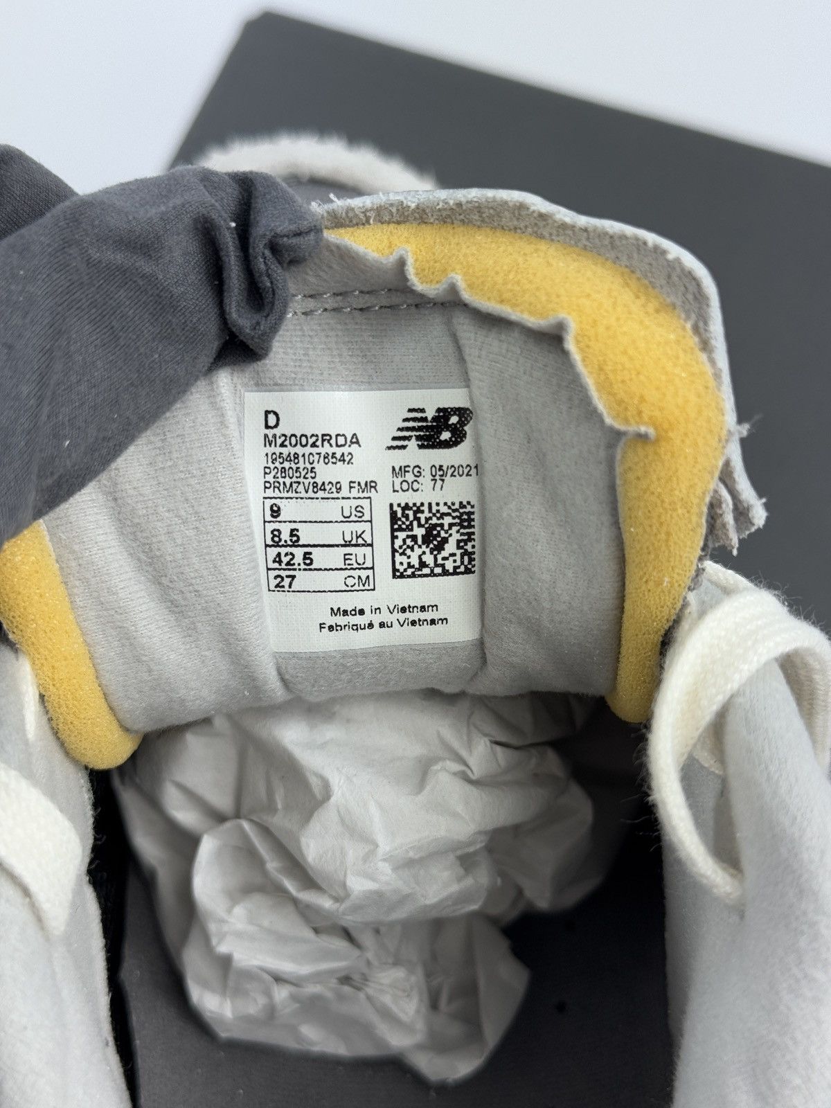 New Balance NEW BALANCE 2002R SNEAKERS Size US 9 / EU 42 - 9 Thumbnail