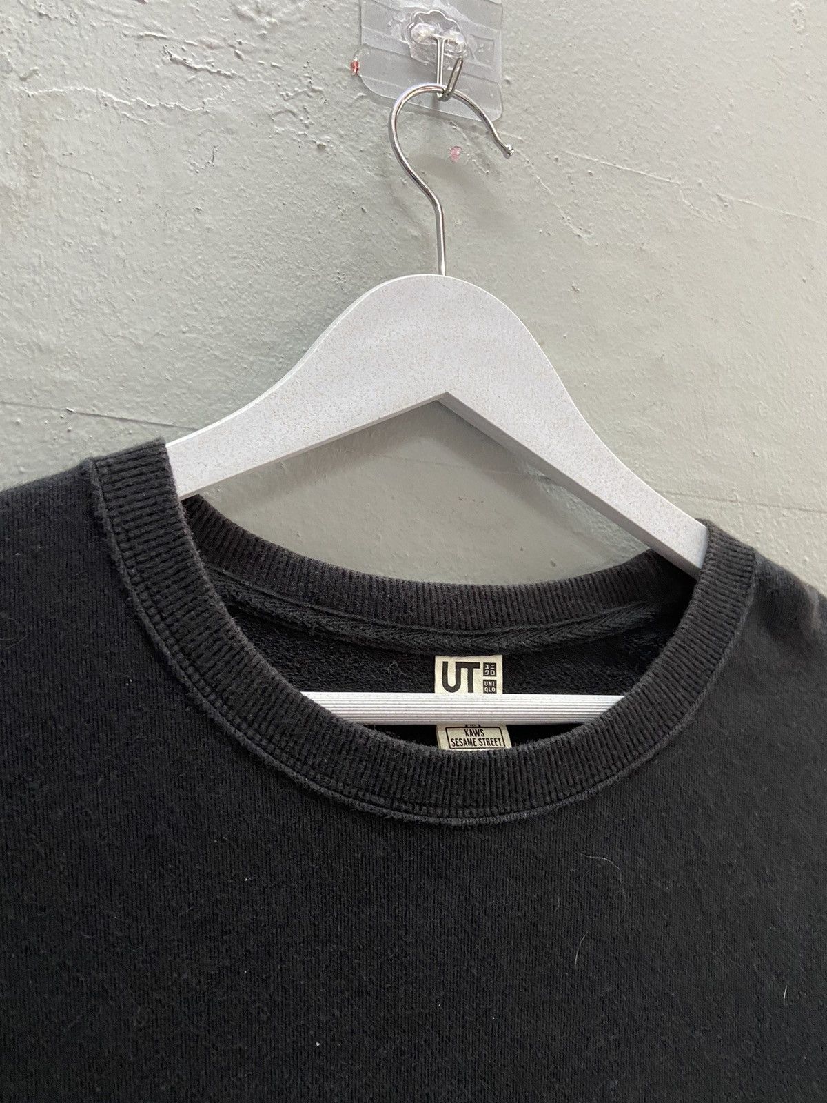 Kaws × Uniqlo UNIQLO X KAWS SESAMA STREET BLACK SWEATSHIRT Size US M / EU 48-50 / 2 - 4 Thumbnail