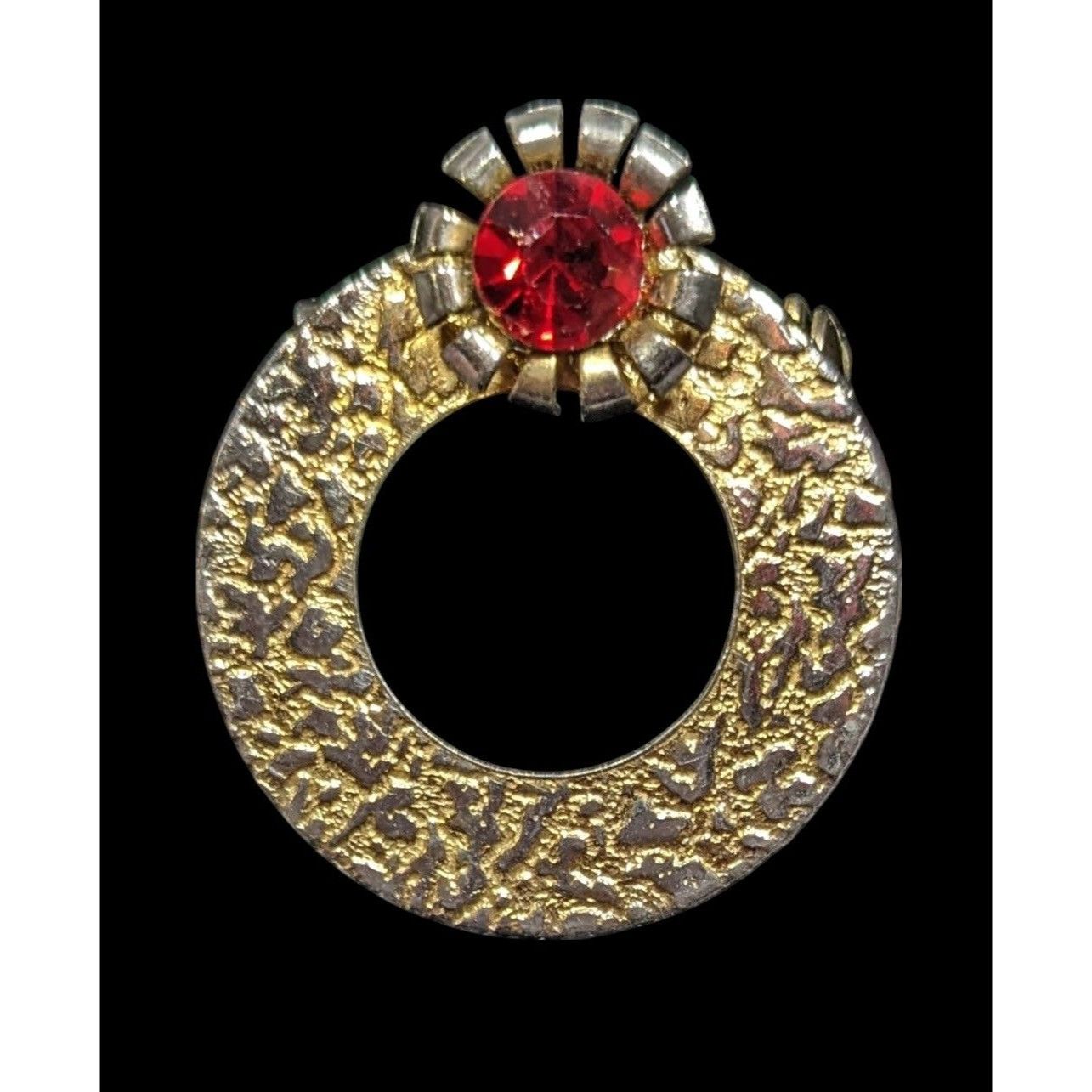 Other Vintage Elegant Textured Gold Tone Open Circle Brooch With R Size ONE SIZE - 1 Thumbnail