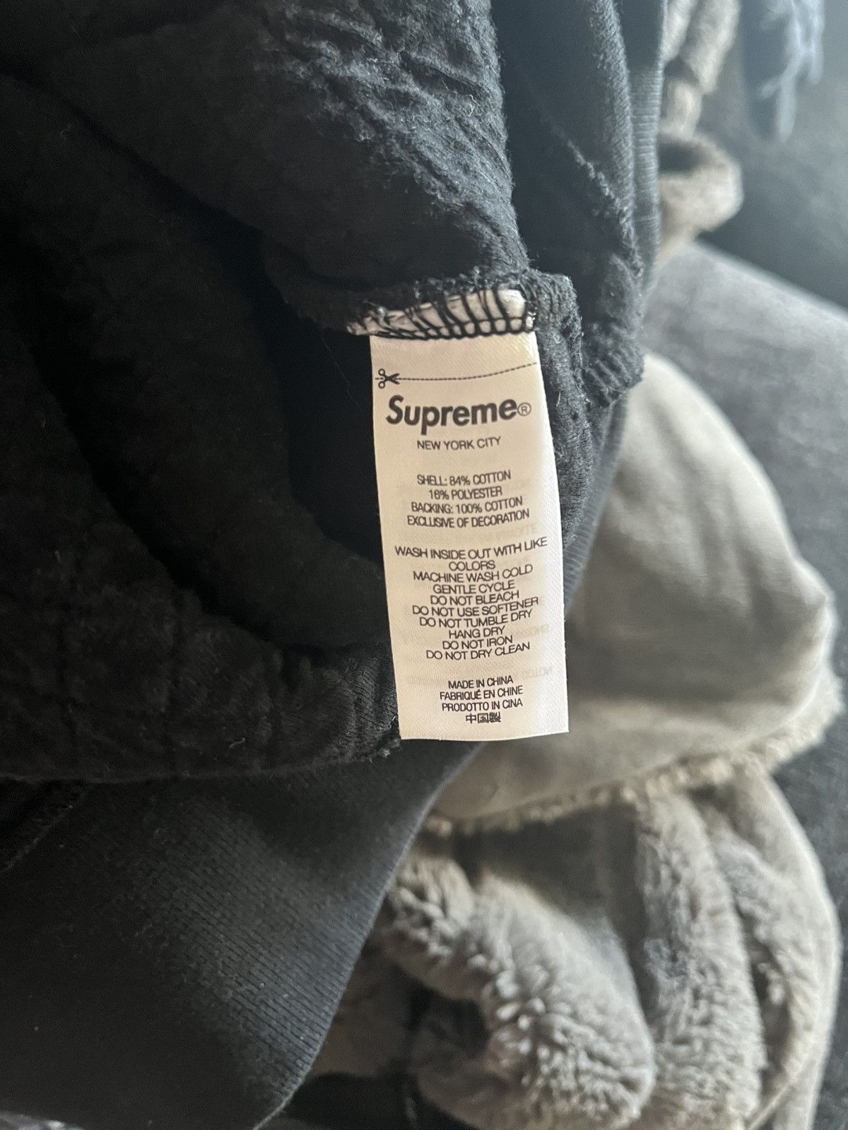 Supreme Supreme Black hoodie with silver Plate Logo Size US M / EU 48-50 / 2 - 8 Thumbnail