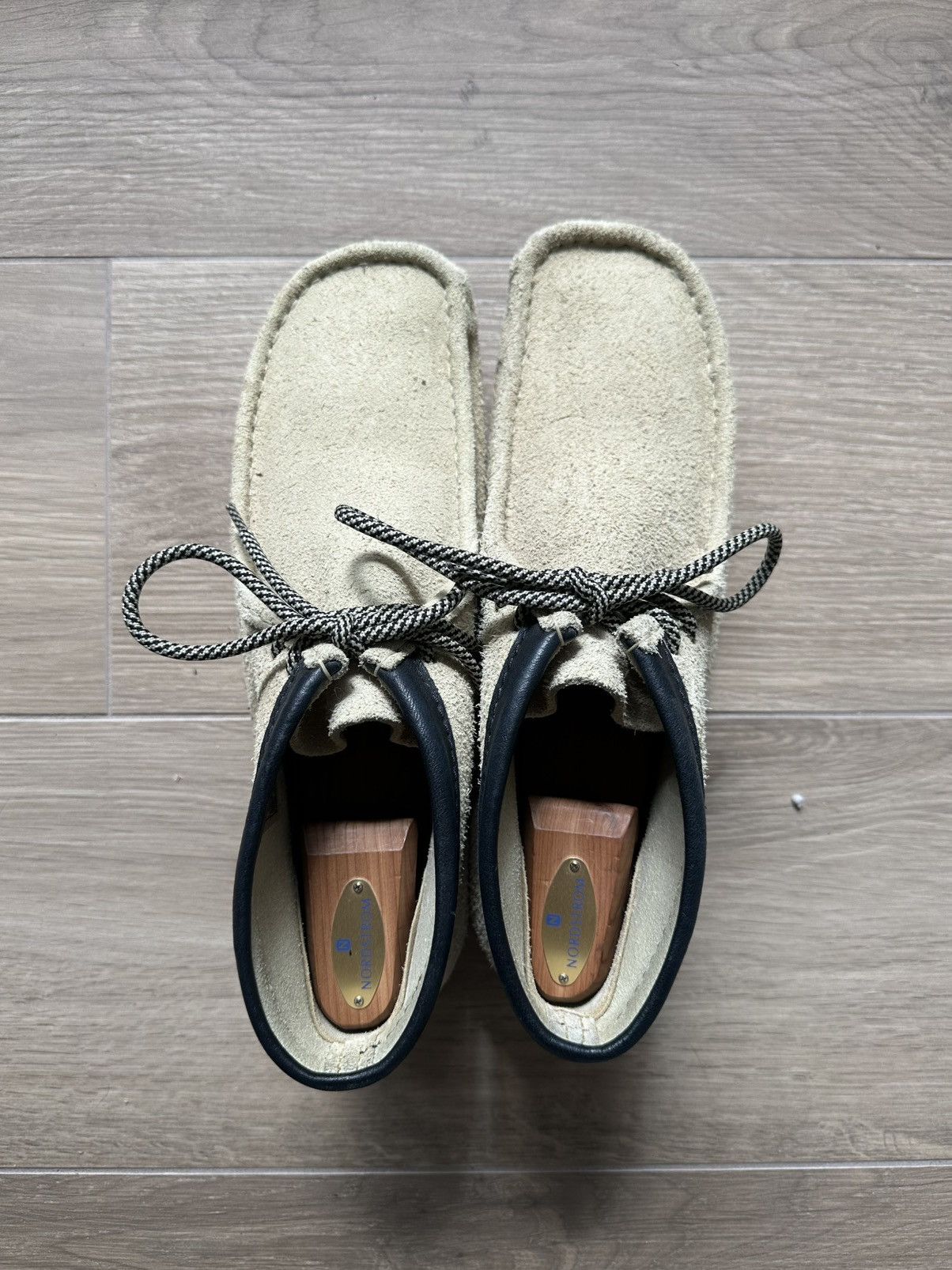 Clarks Wallabee Suede Beige / Black