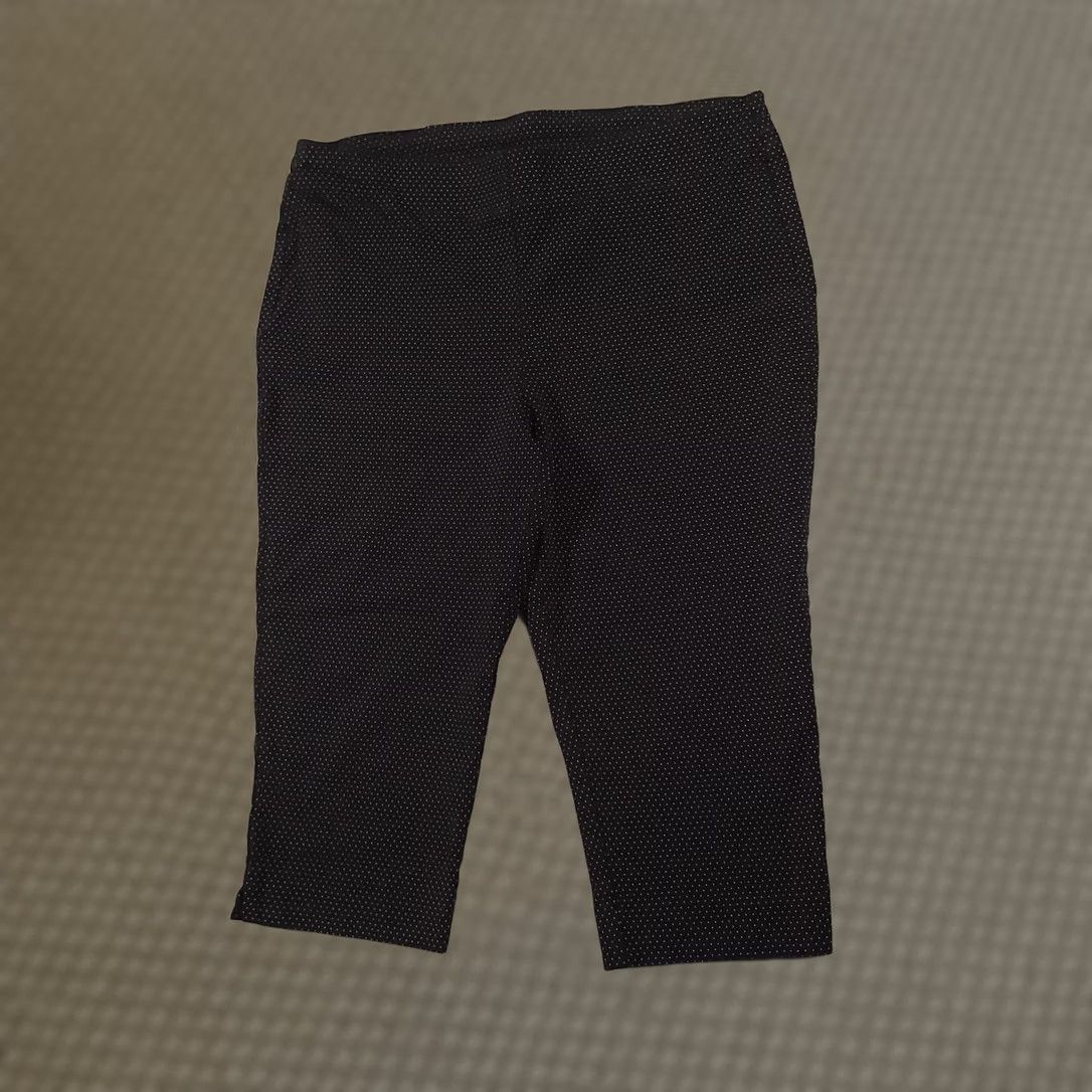 Vintage Chico's Pants Womens 1 Black Pull On Capri Polka Dot Stretch Pants Slim Straight Capri Ladies 16in Inseam Regular Fit Vintage No Size 25" / US 0 / IT 36 - 1 Thumbnail