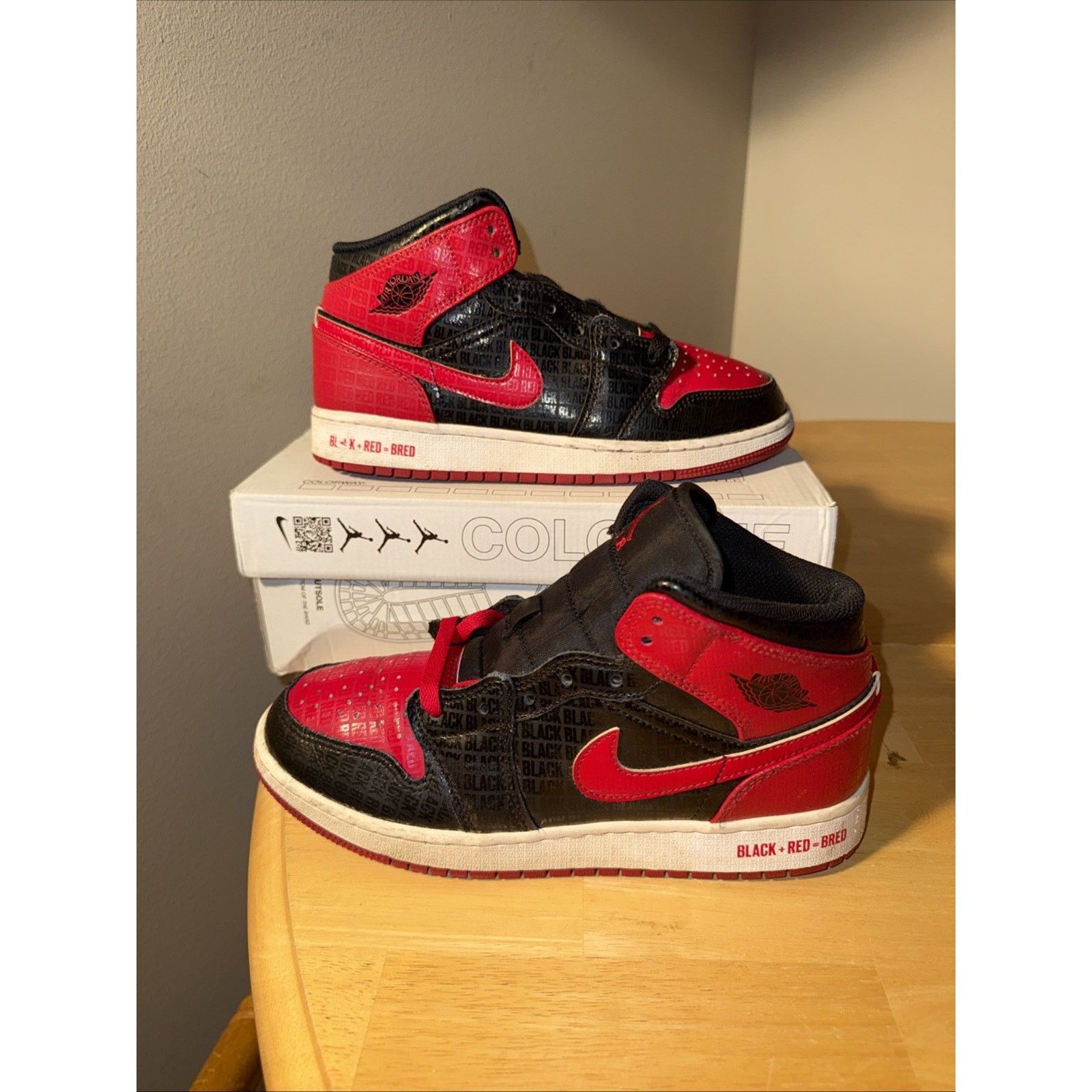 Jordan Brand Nike Air Jordan 1 Mid SS "BRED TEXT" Bred DM9650-001 Size US 6.5 / IT 36.5 - 4 Thumbnail