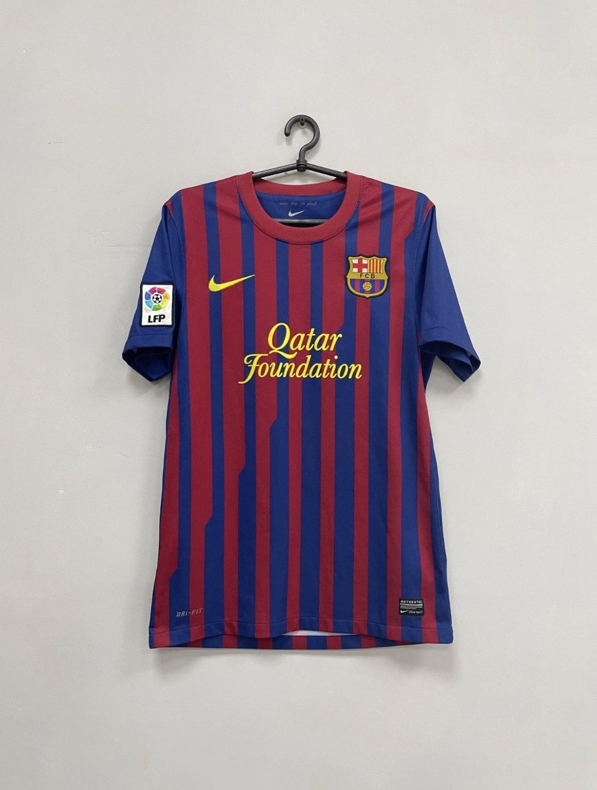 Nike FC Barcelona 2011/2012 Home Football Shirt Jersey Nike Size US S / EU 44-46 / 1 - 1 Thumbnail