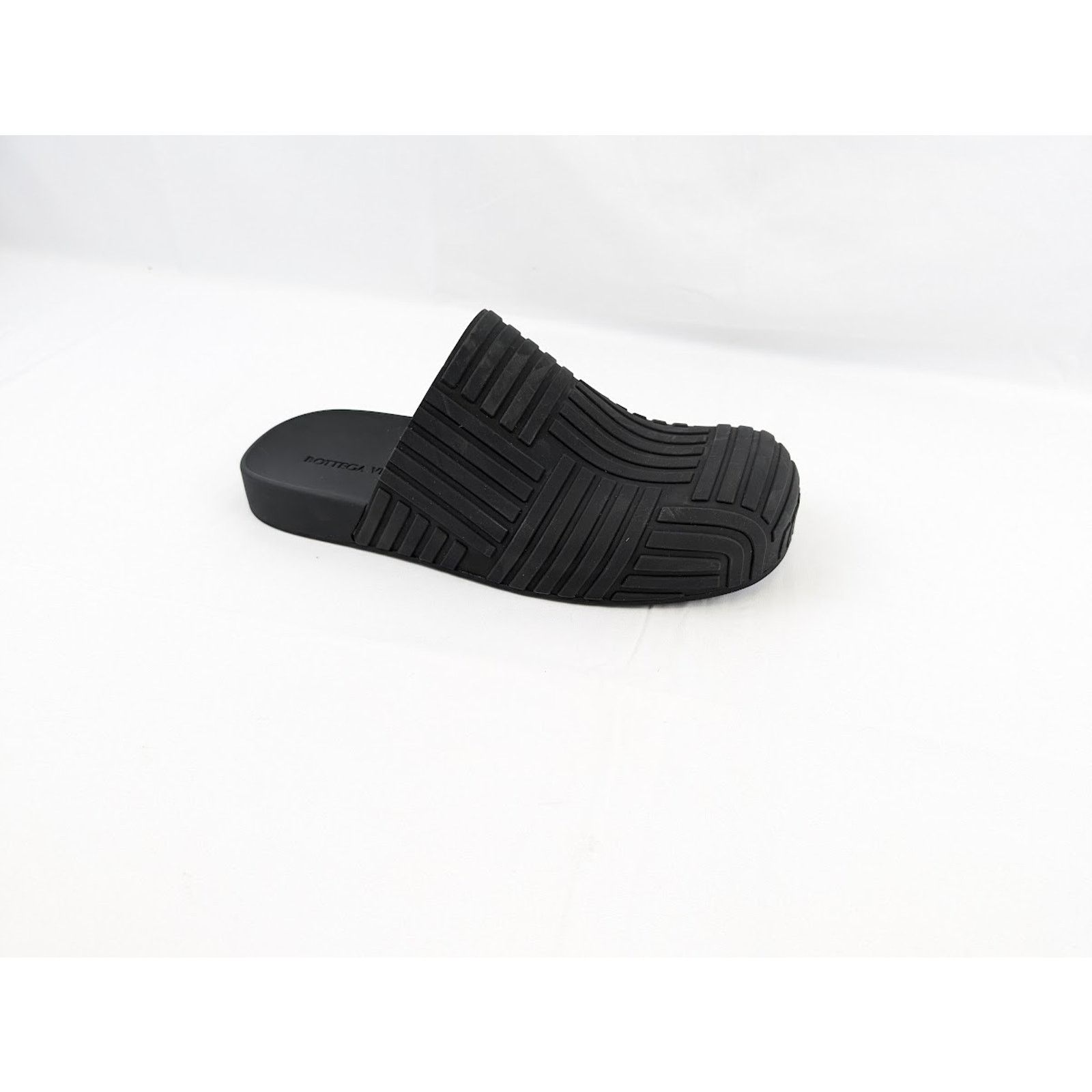 o1rshd1 Rubber Carpet Slider Sandal in Black