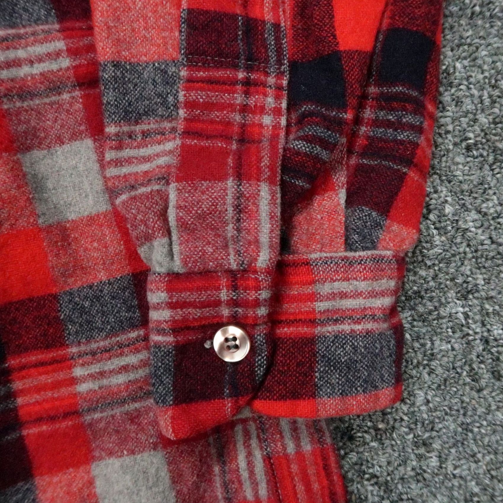 Pendleton VINTAGE Pendleton Shirt Mens Medium Red Plaid Flannel Long Sleeve Wool USA Size US M / EU 48-50 / 2 - 6 Thumbnail