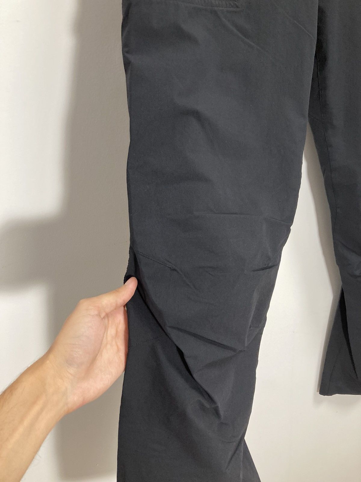Arc'teryx Arcteryx black one pocket cargo pants Size US 32 / EU 48 - 4 Thumbnail