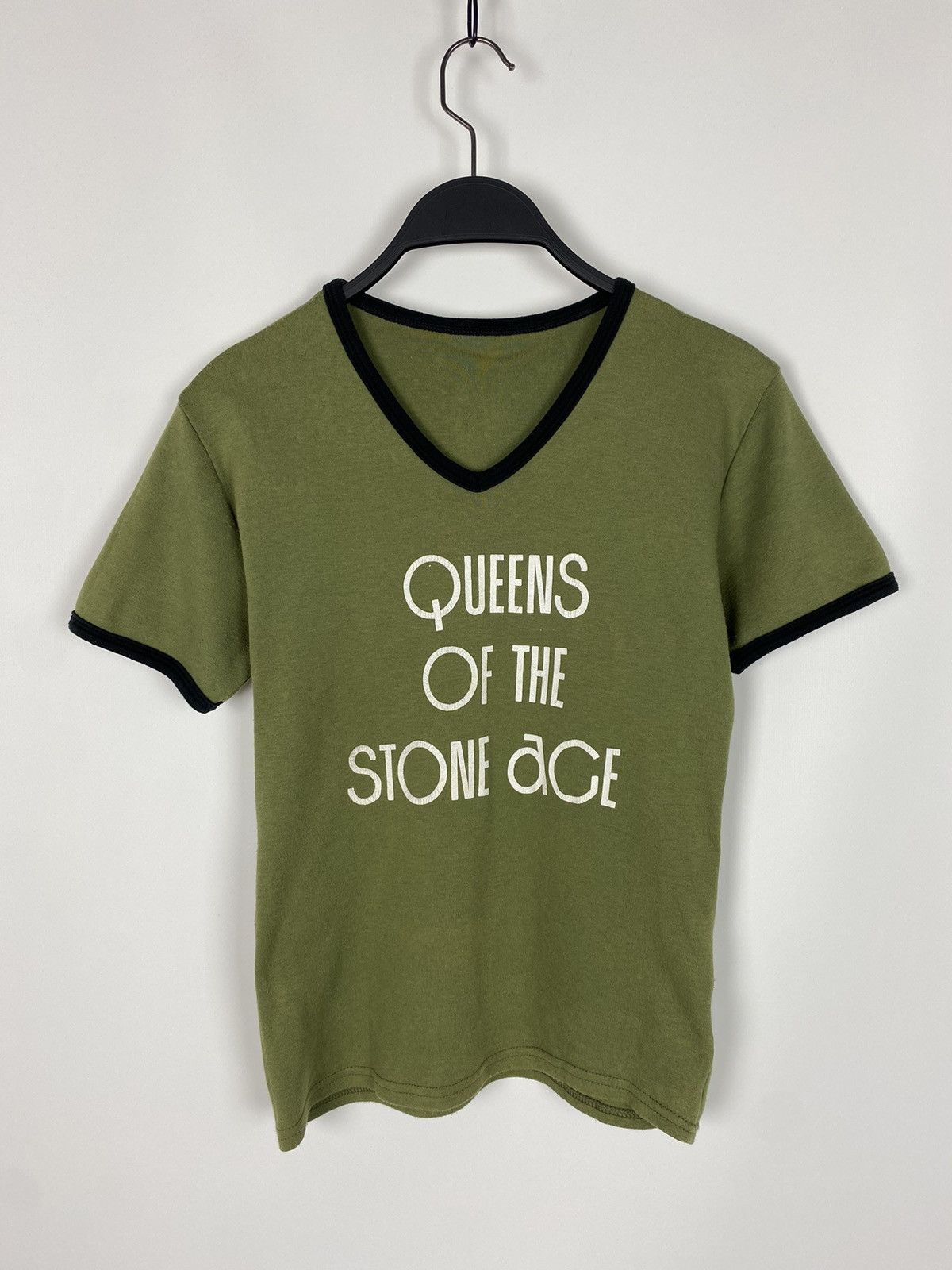 Band Tees 2000’s Vintage Qeens Of The Stone Age V-Neck T-Shirt Size S / US 4 / IT 40 - 3 Thumbnail