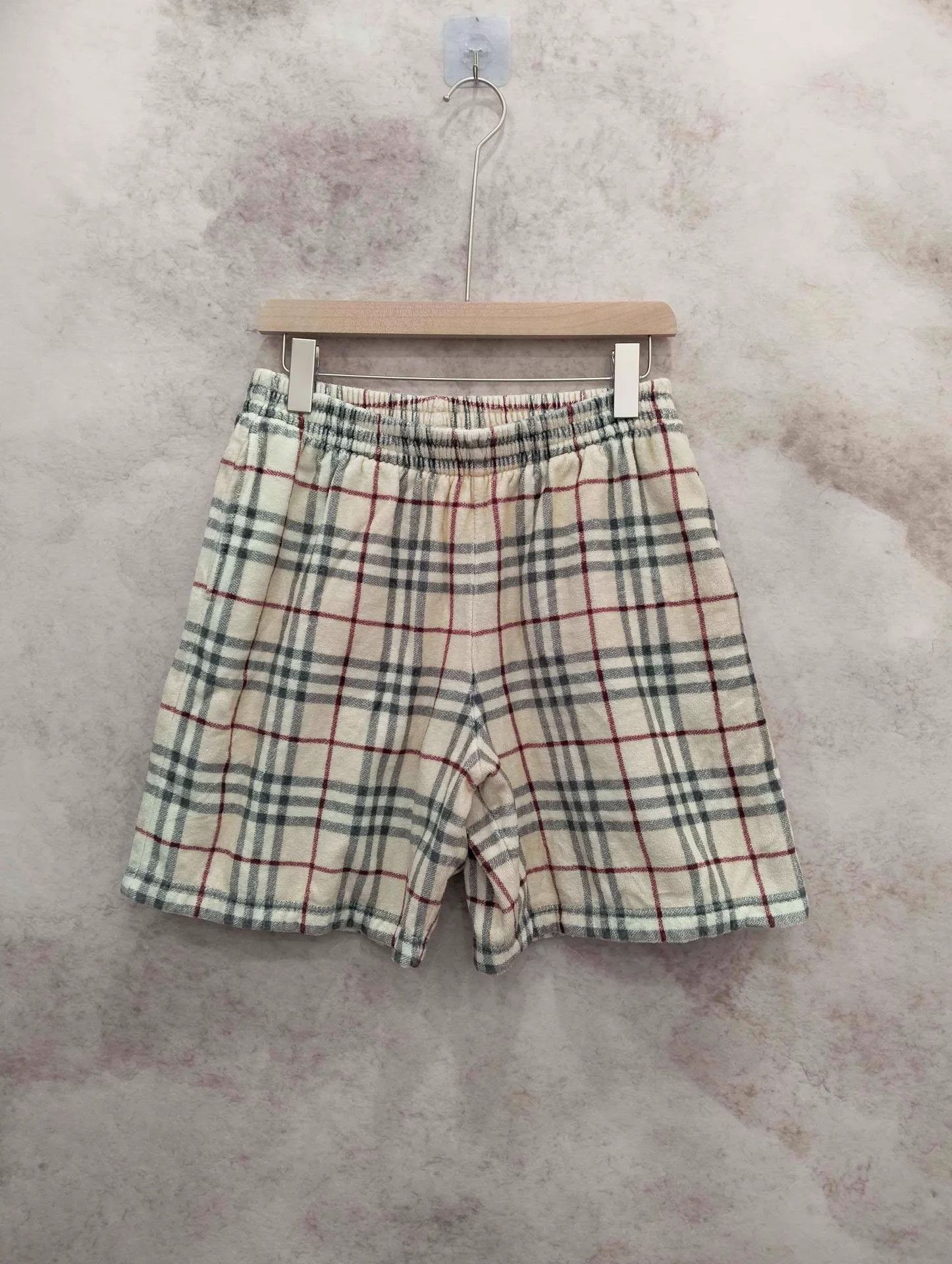 Burberry Plaid Pattern Casual Shorts Size US 32 / EU 48 - 1 Thumbnail