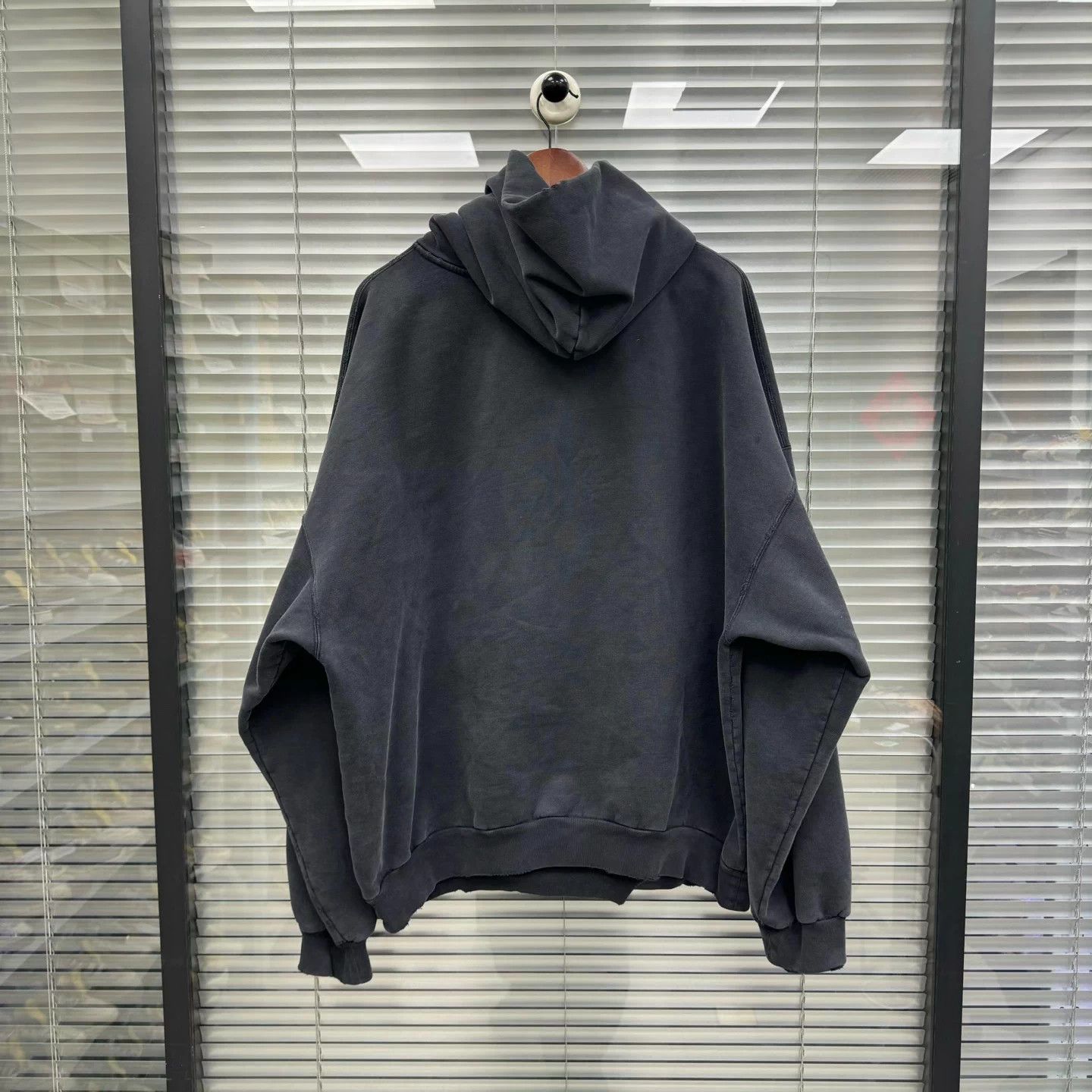 Balenciaga Balenciaga Snake Year Distressed Embroidered Hoodie XS Size US XS / EU 42 / 0 - 2 Thumbnail