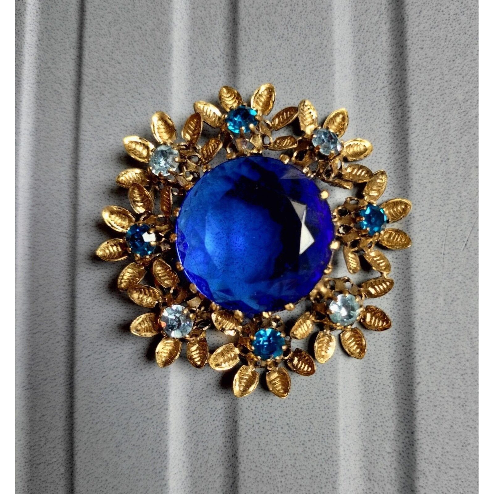 Vintage Vintage Austrian Brooch Crystal Ornate Gold Tone Blue Glass Size ONE SIZE - 2 Thumbnail