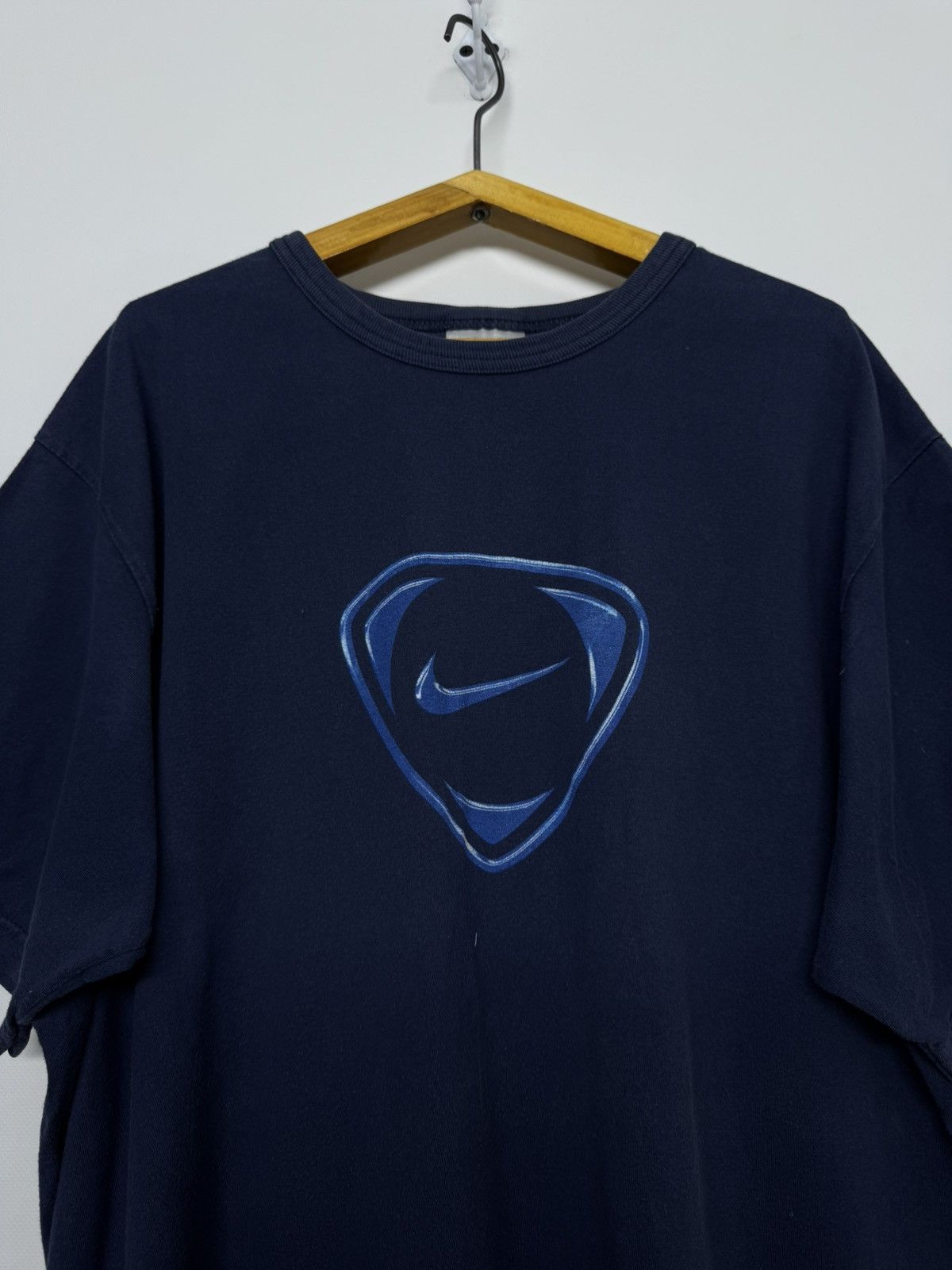 Nike Vintage Nike y2k swoosh navy tee big logo 00’s Size US L / EU 52-54 / 3 - 3 Thumbnail