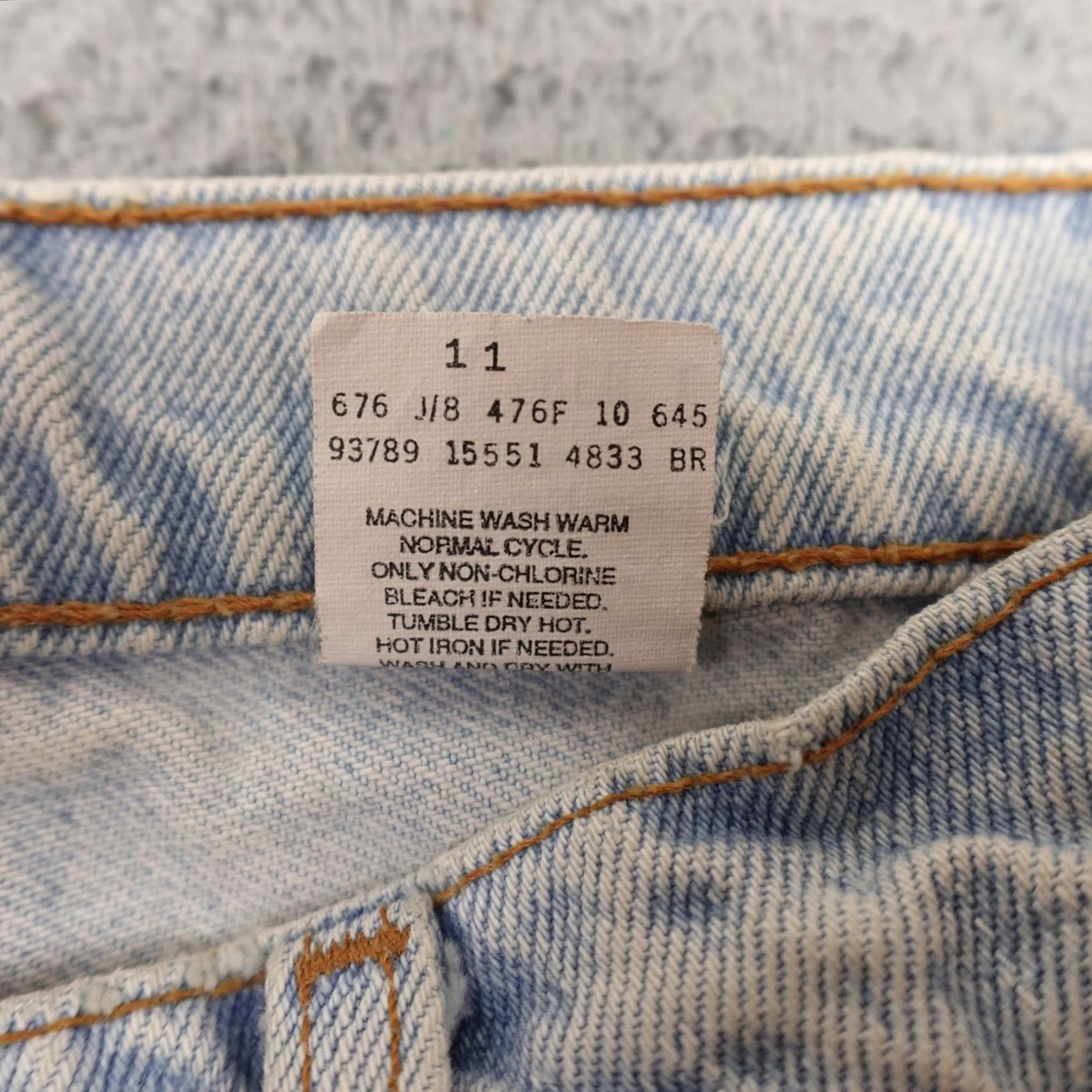 Levi's VINTAGE Levi's Jeans Womens 6 Light Wash Blue Denim Strawberry Sequin Trim Distressed 80s 90s Size 28" / US 6 / IT 42 - 4 Thumbnail