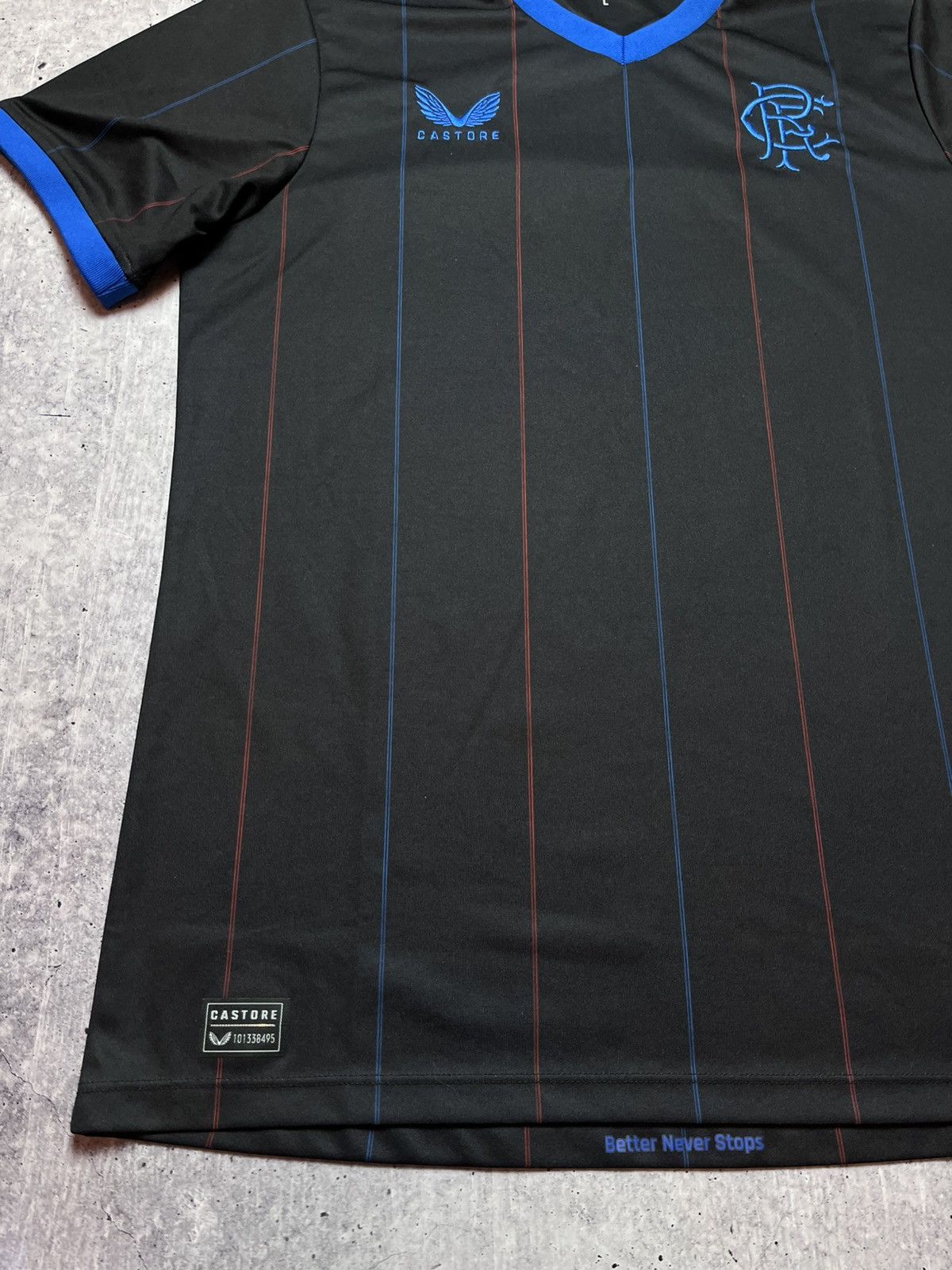 Castore RANGERS JERSEY FOURTH FOOTBALL SHIRT 2022 - 2023 MEN sz L Size US L / EU 52-54 / 3 - 5 Thumbnail