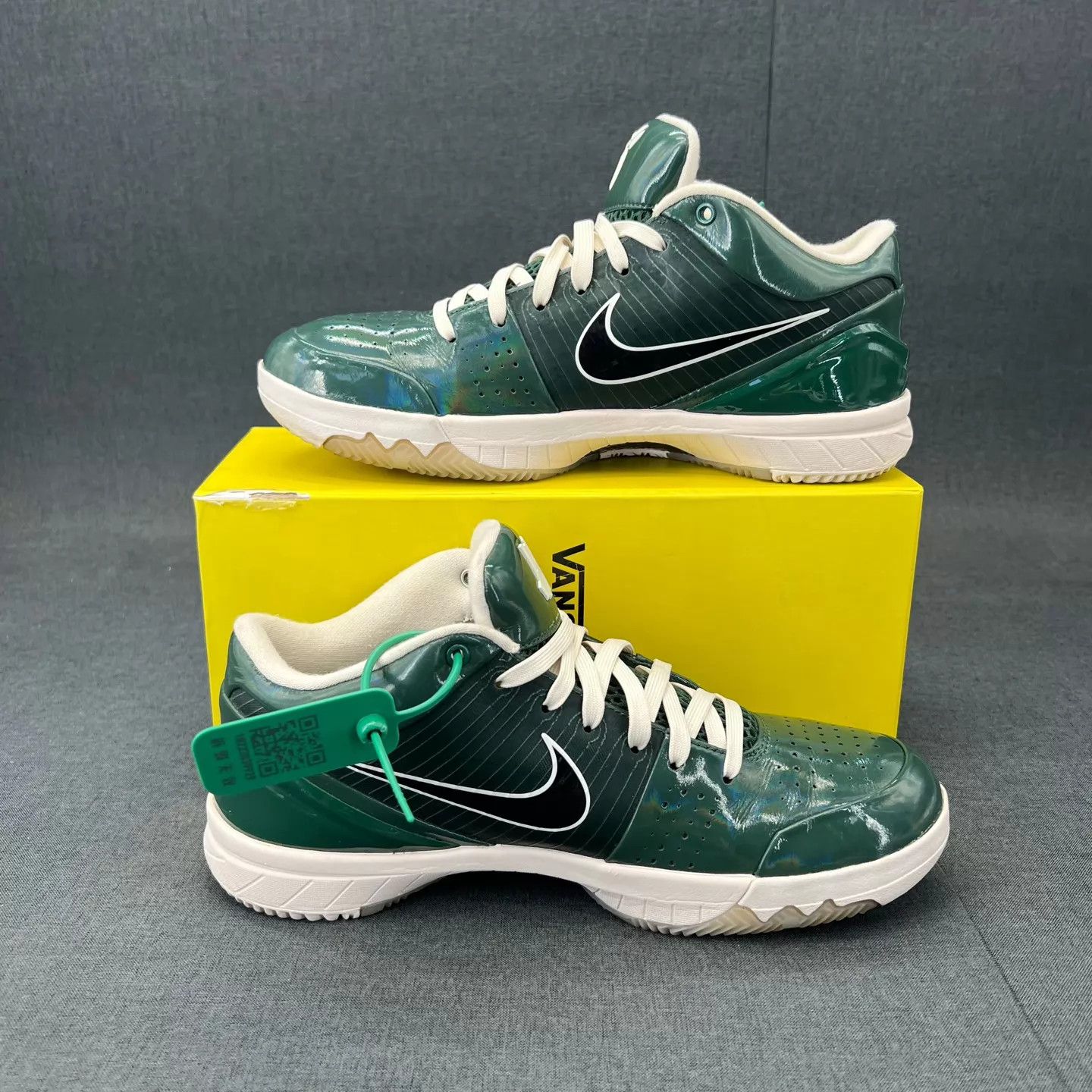 Nike Nike KD 4 Milwaukee Bucks 44 Boxed Like New Size US 11 / EU 44 - 4 Thumbnail