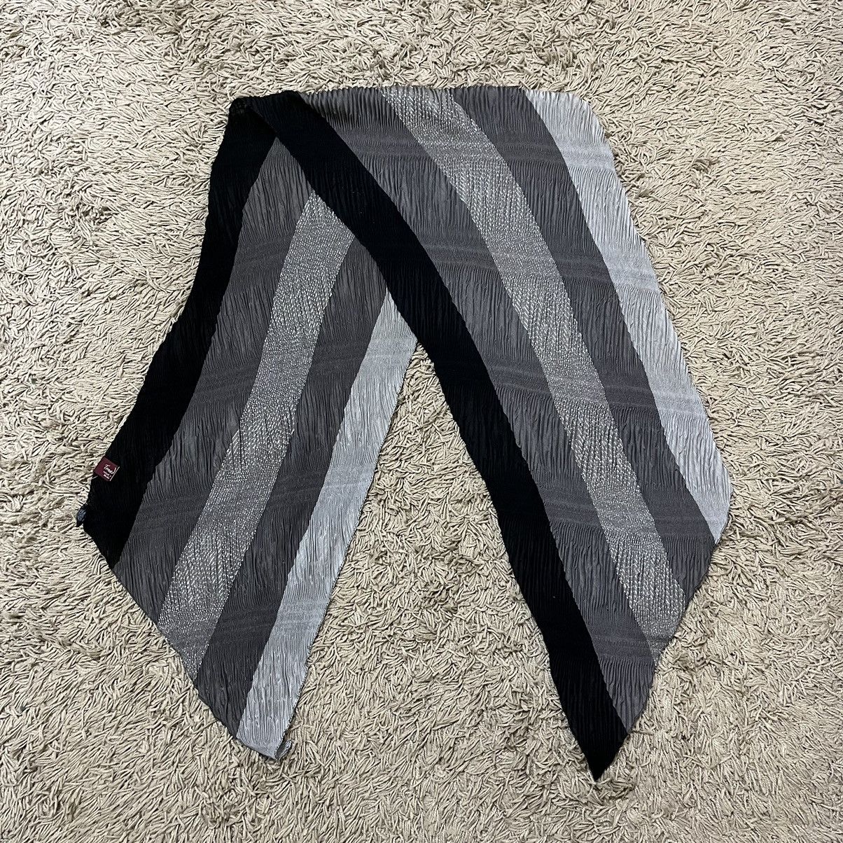 Tornado Mart Rare Tornado Mart Japan Pleated Scarf Size ONE SIZE - 1 Thumbnail