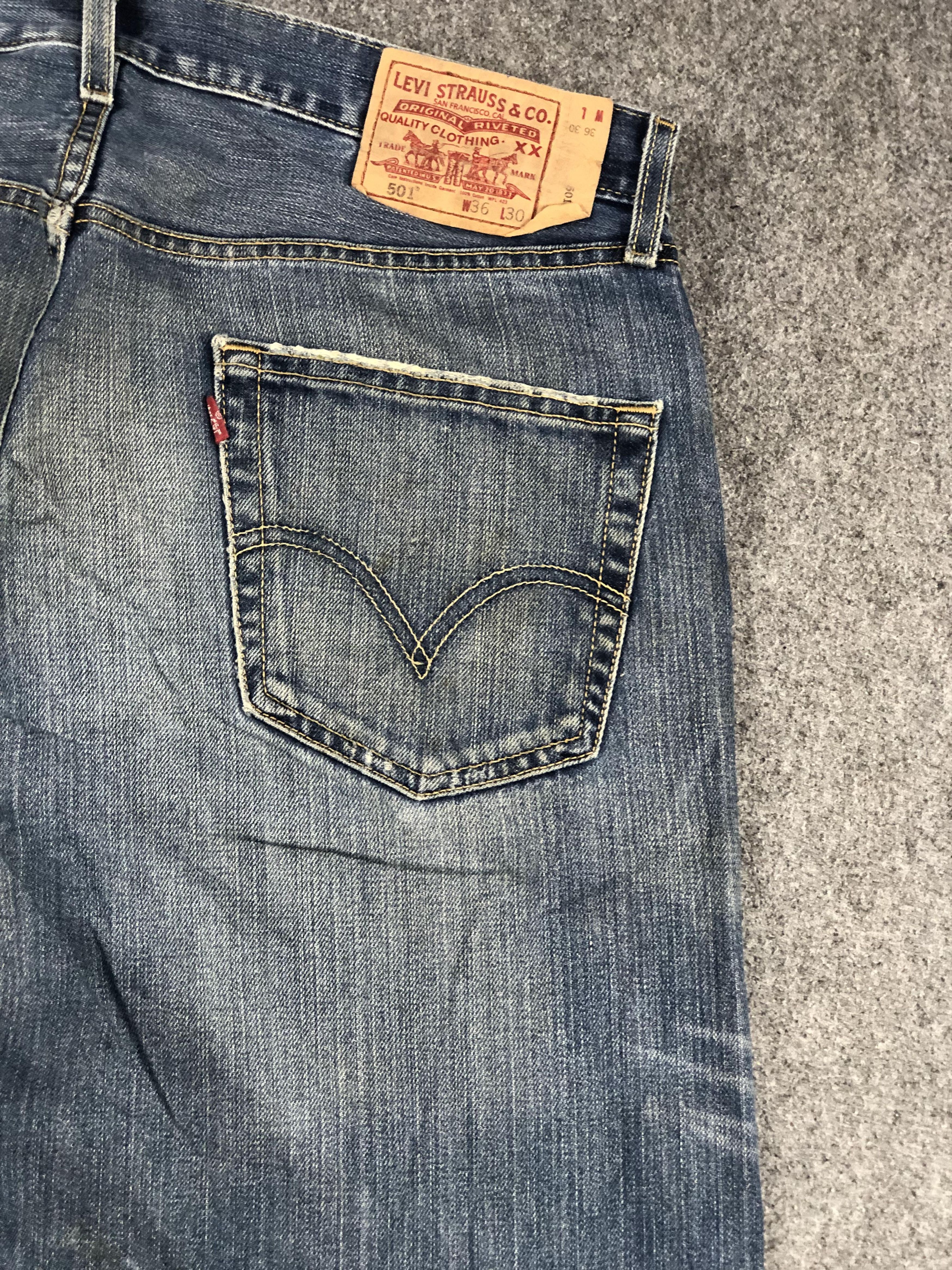 Vintage 90s Levis 501 Faded Blue Jeans DP2221