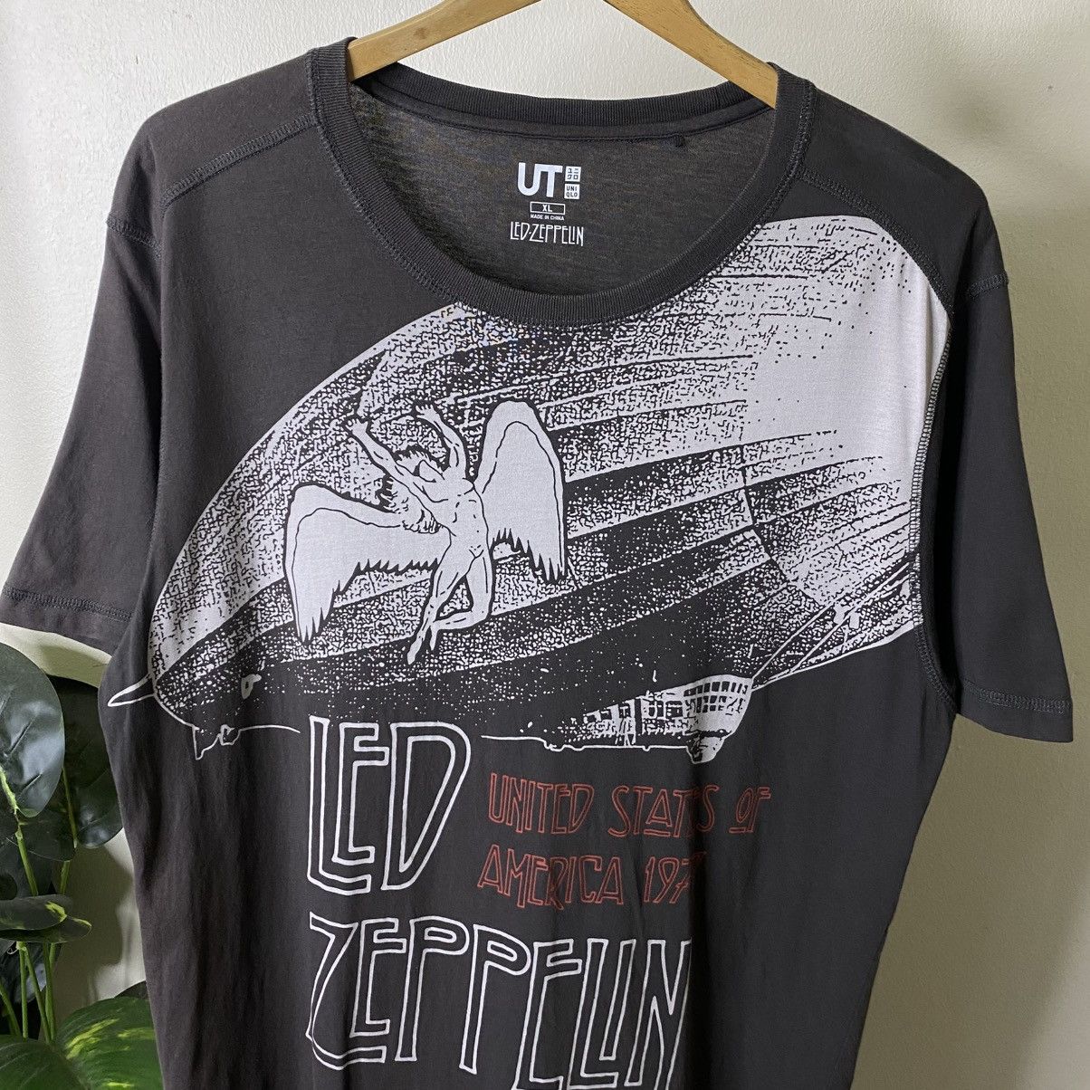 Led Zeppelin Uniqlo UT x Led Z band Collaboration Tee Size US L / EU 52-54 / 3 - 2 Thumbnail