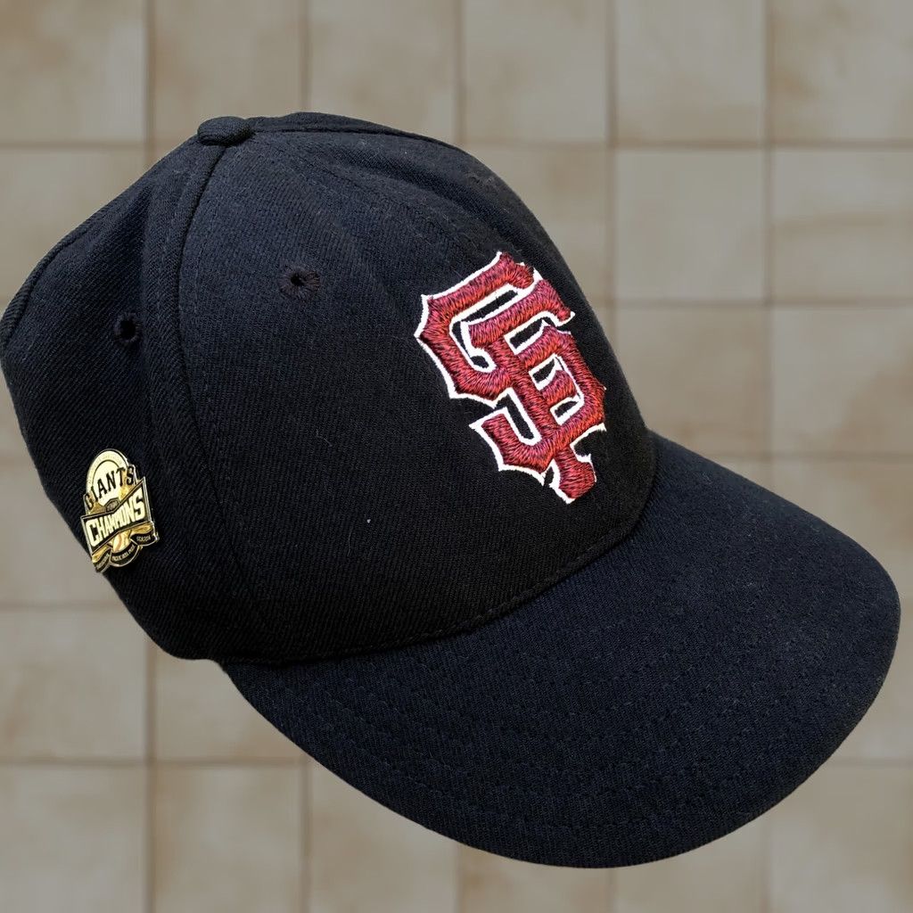 New Era VTG Y2K NEW ERA San Francisco Giants Fitted Hat 7 1/4 2000 World Champions Pin Black Red Mens Baseball Cap Size ONE SIZE - 1 Thumbnail