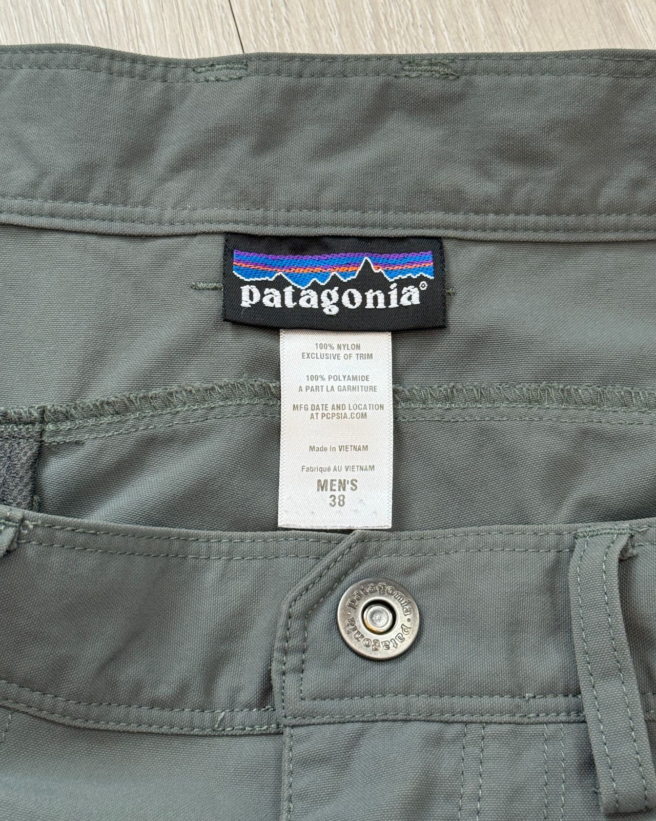 Patagonia Patagonia Men's Green Nylon Cargo Shorts - Size 39 Size US 39 - 6 Thumbnail
