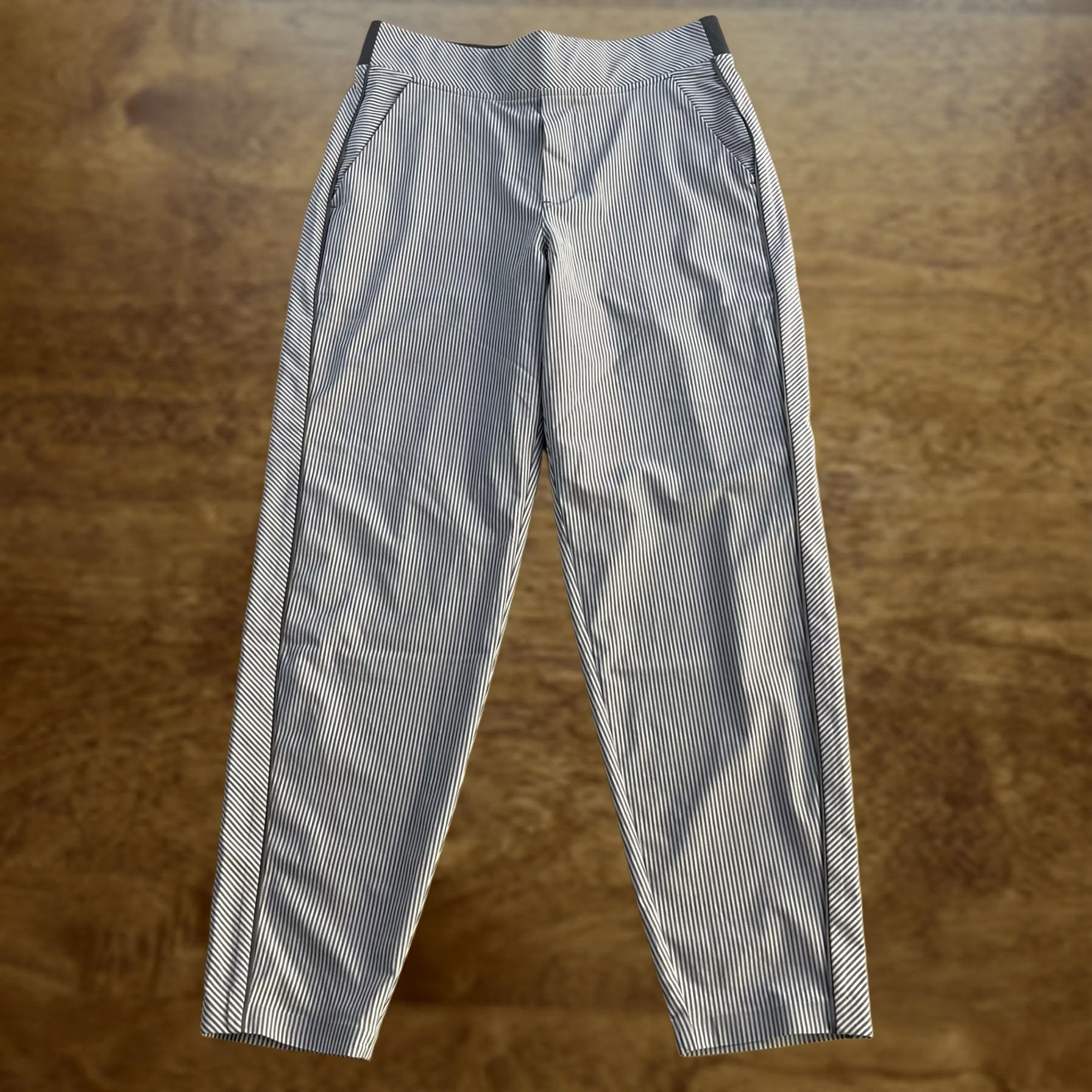 Athleta Athleta Brooklyn Textured Ankle Pants Womens 8 Gray Stripe Pull On Stretch Pants Size 30" / US 8 / IT 44 - 1 Thumbnail