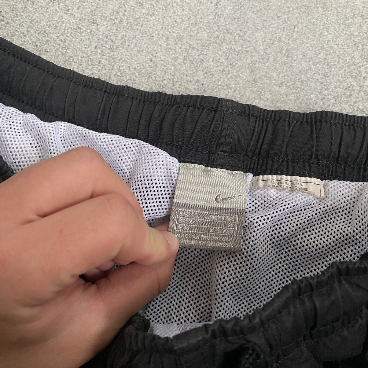 Nike Vintage Nike Track Pants Nylon Drill Y2K Swoosh Logo Size US 36 / EU 52 - 9 Thumbnail