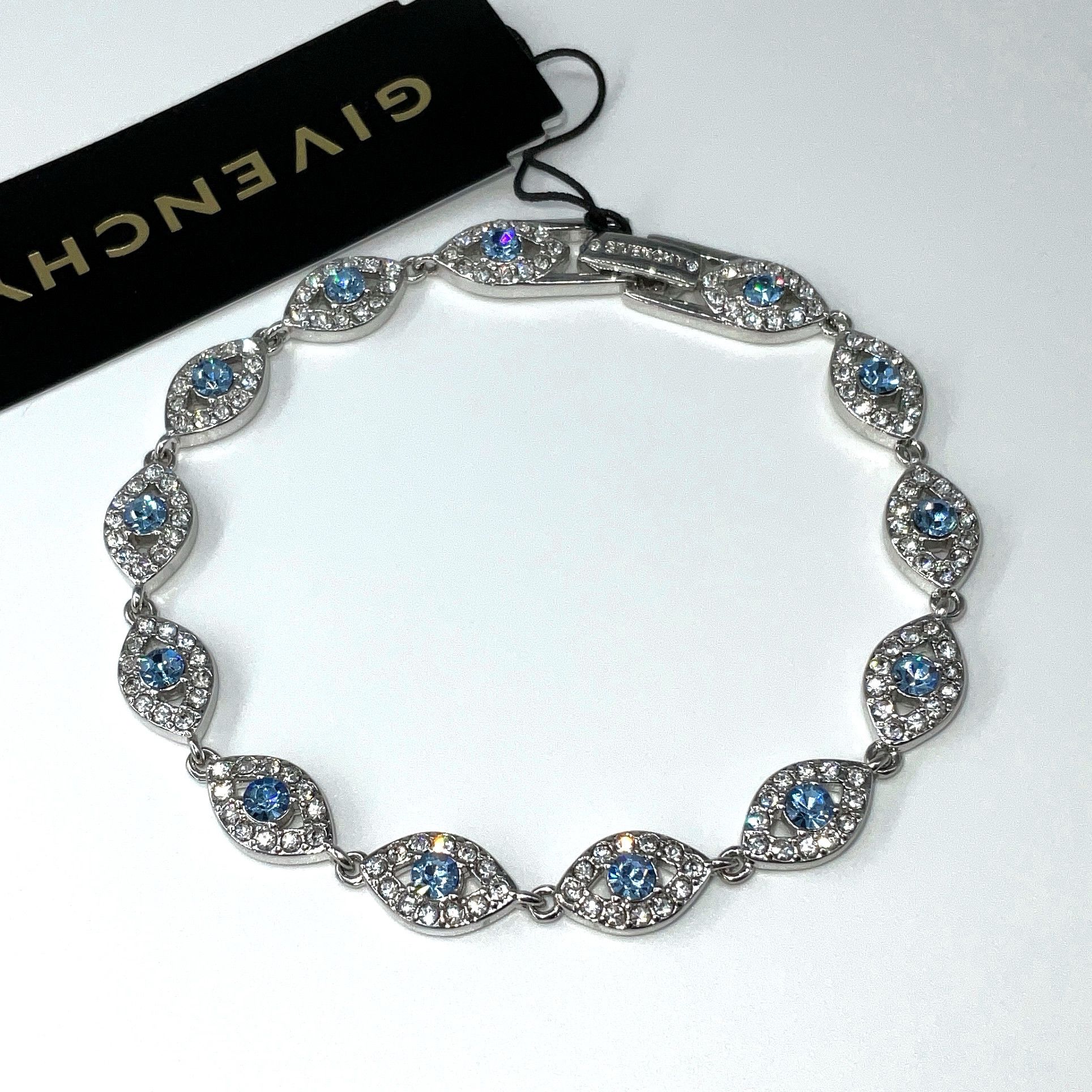 【Givenchy】　ブレスレットウォッチ 外箱&ギャランティカード付　ブルー Givenchy Blue Bracelets - Macy's