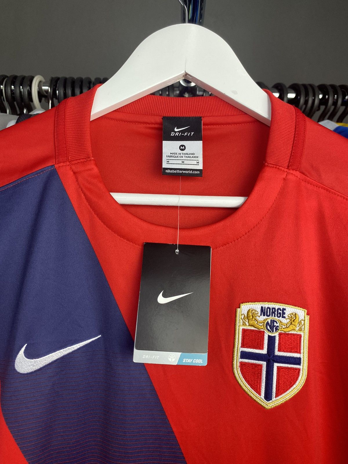 Nike 2015/16 NIKE NORWAY HOME SOCCER FOOTBALL JERSEY SHIRT Size US M / EU 48-50 / 2 - 4 Thumbnail