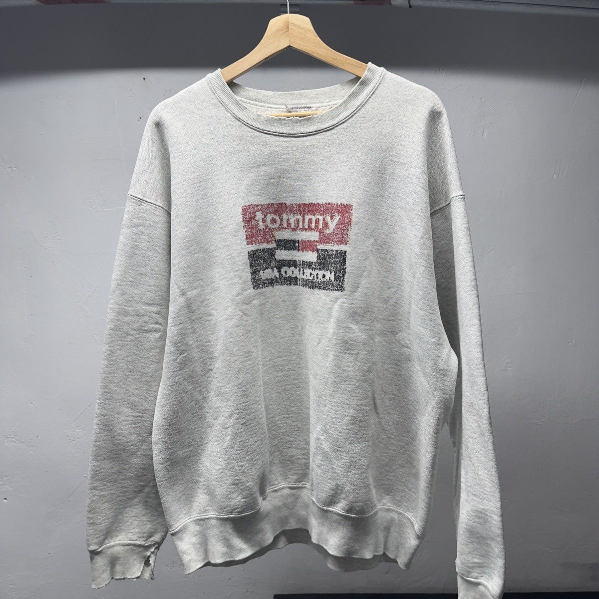 Vintage 90s Thrashed Faded Distressed Tommy Sweatshirt ERD Grunge Size US XXL / EU 58 / 5 - 13 Thumbnail