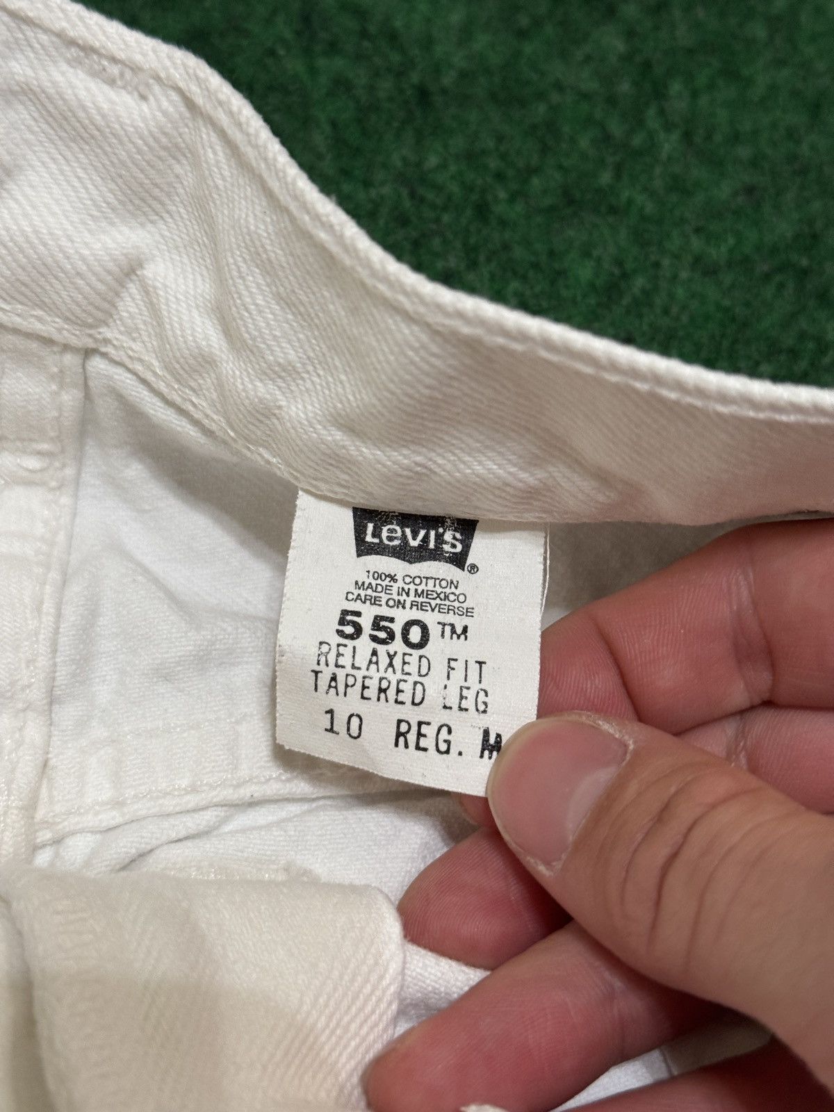 Levi's Vintage Clothing Vintage 90s Levi’s 550 Relaxed 10 30x32 White Denim Jeans Size 32" / US 10 / IT 46 - 4 Thumbnail