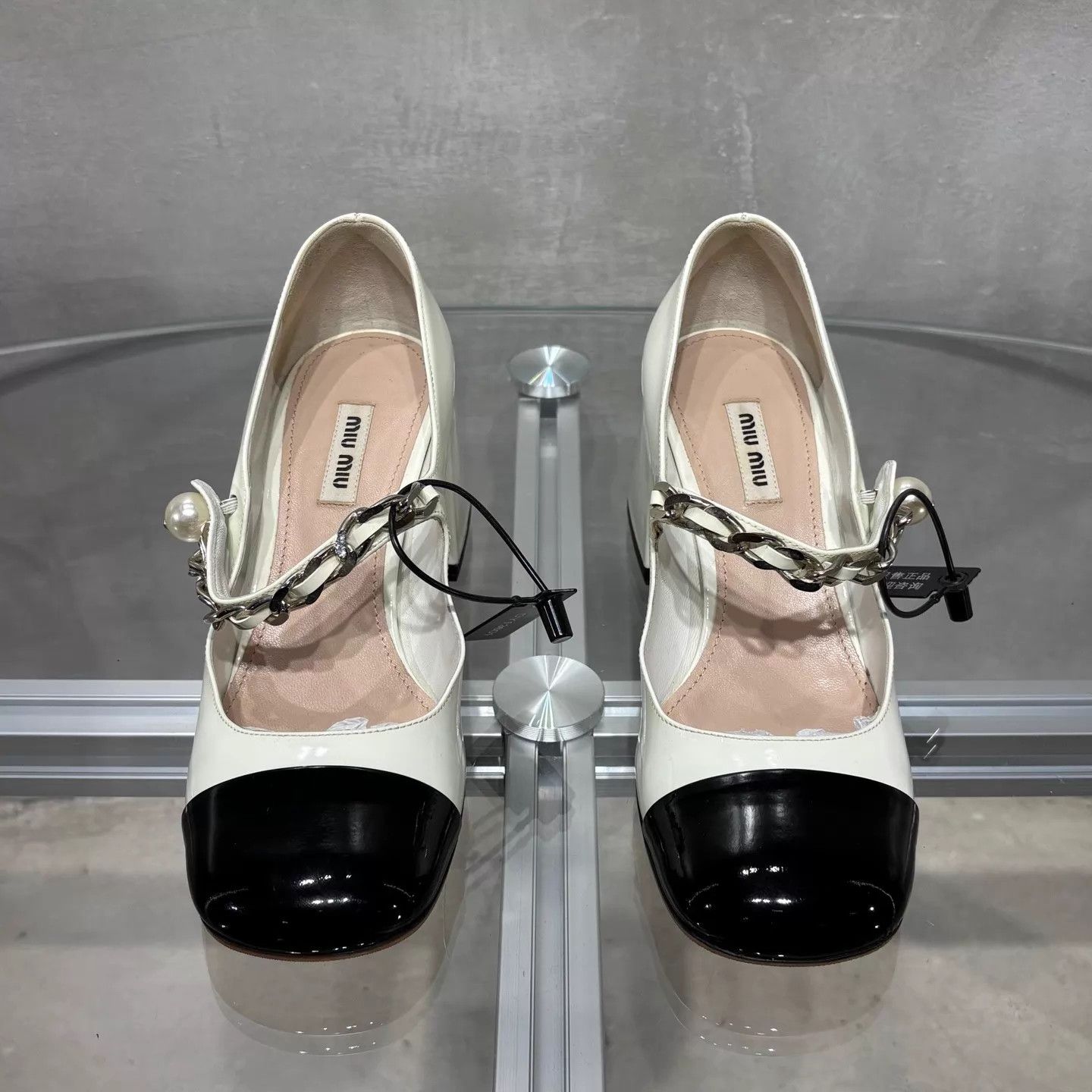 Miu Miu MIU MIU Black & White Block Heel Mary Jane 38 Size US 7.5 / IT 37.5 - 1 Thumbnail
