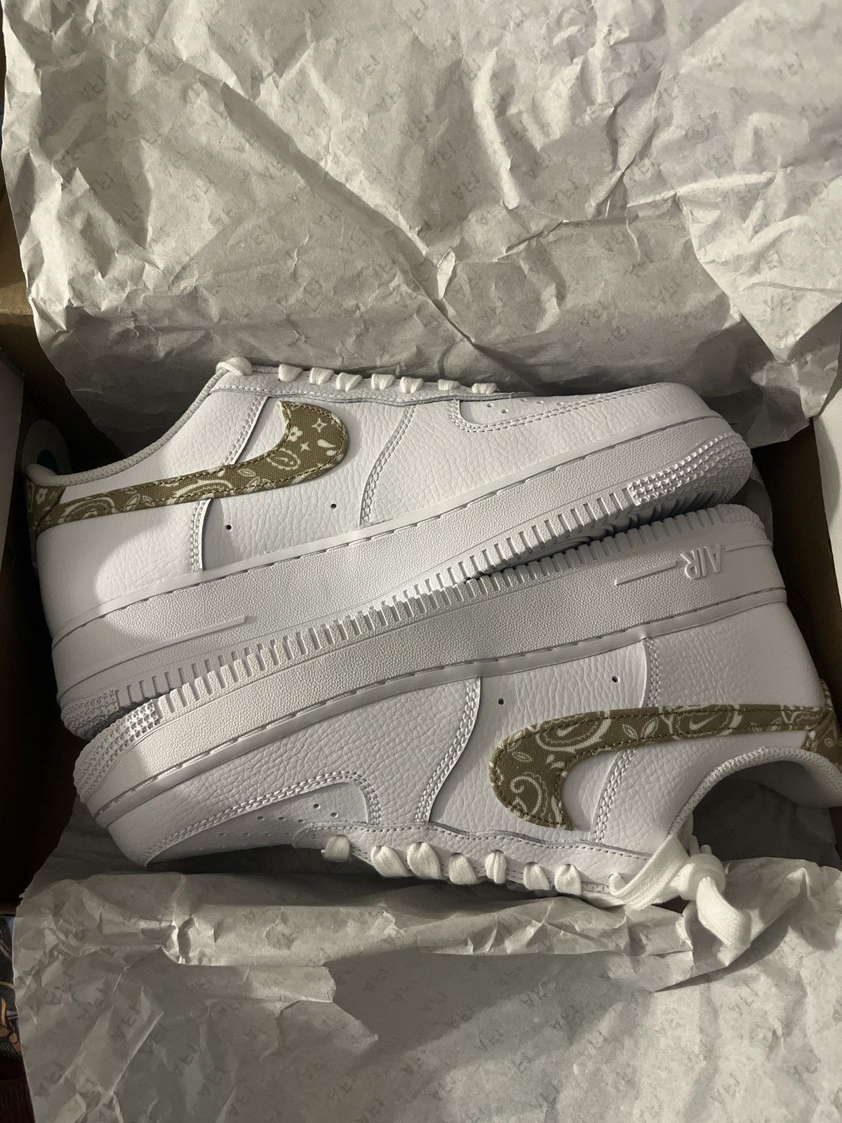 Nike Air Force 1 Barley White Size US 9 / EU 42 - 2 Thumbnail