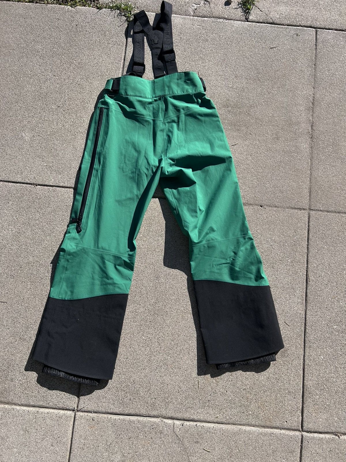 Moncler Grenoble Moncler GORE-TEX green Grenoble high-waist ski trousers Size 27" / US 4 / IT 40 - 7 Thumbnail