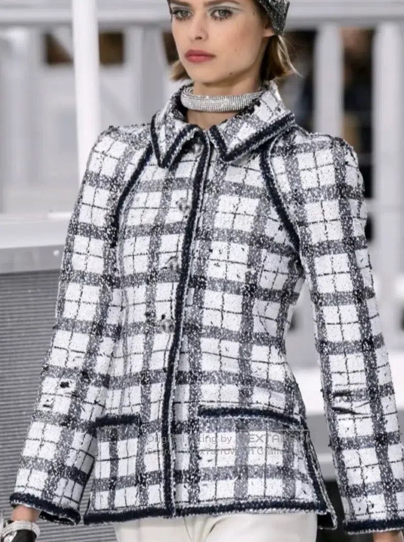 Chanel Chanel 17-year-old ground-controlled black and white sequi Size S / US 4 / IT 40 - 8 Thumbnail