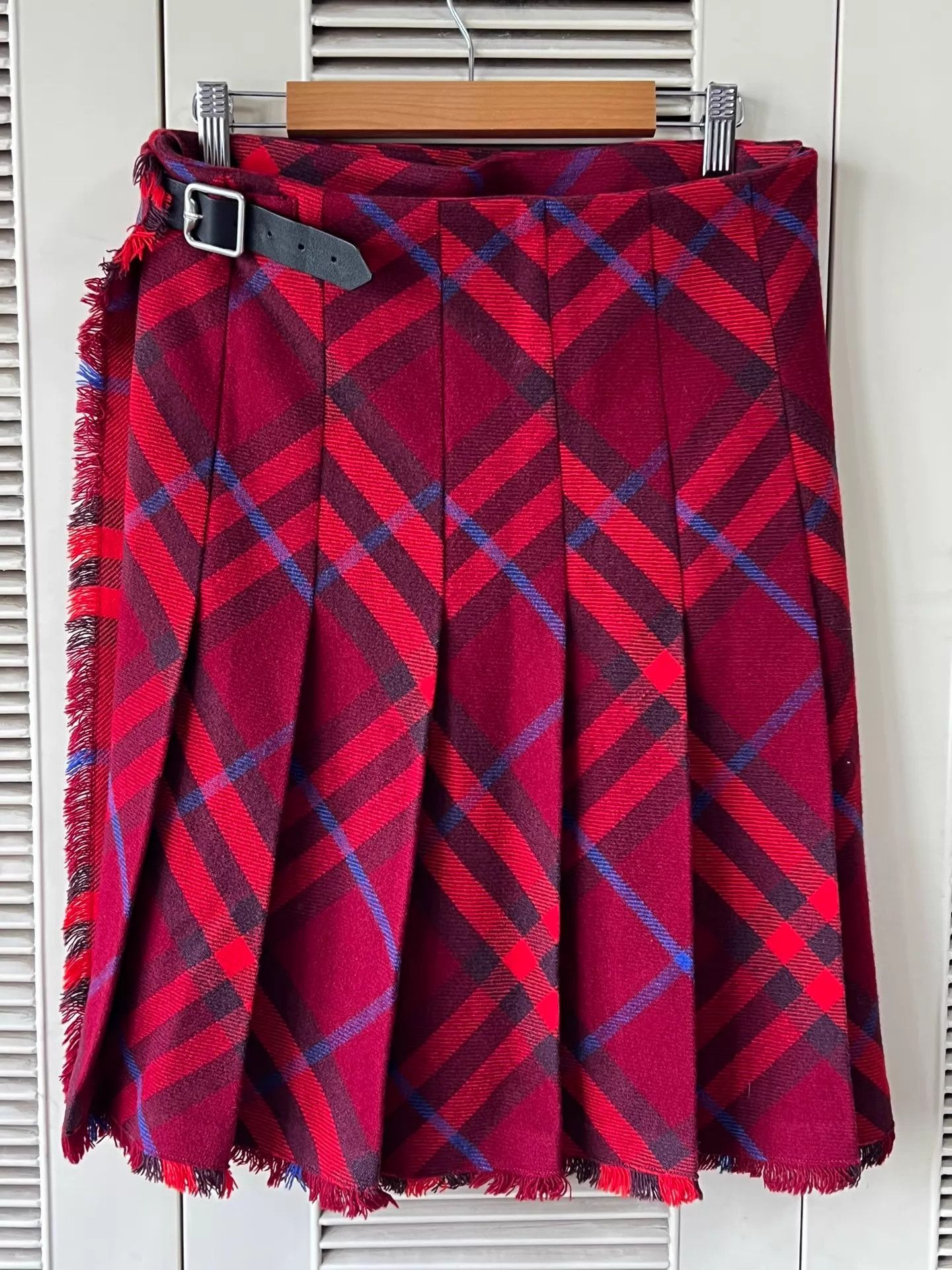 Burberry Burberry classic red blue check wool skirt UK6 Size 26" / US 2 / IT 38 - 1 Thumbnail