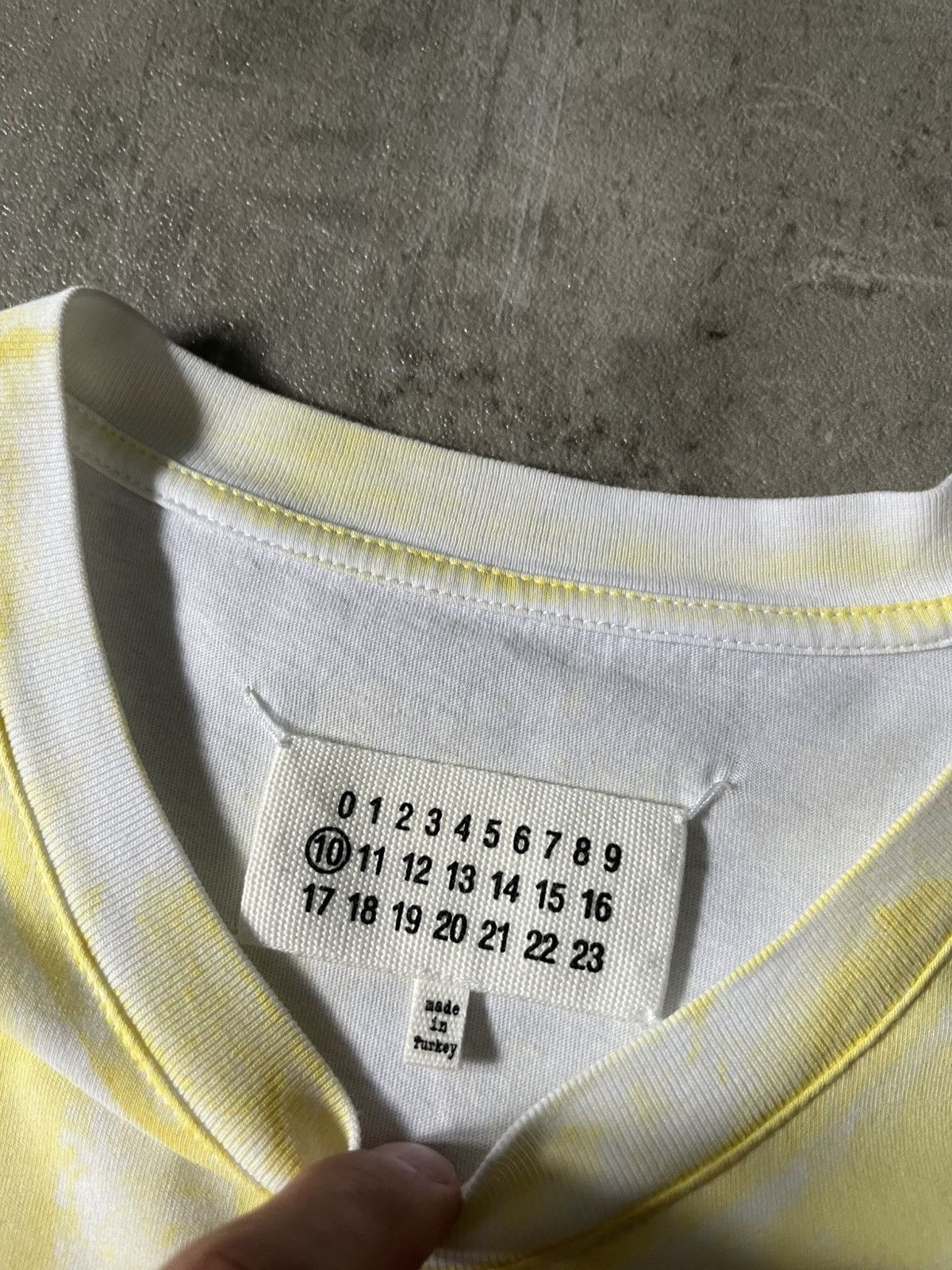 Maison Margiela Maison Margiela A/W 20 white T-shirt yellow stripe Size US M / EU 48-50 / 2 - 6 Thumbnail