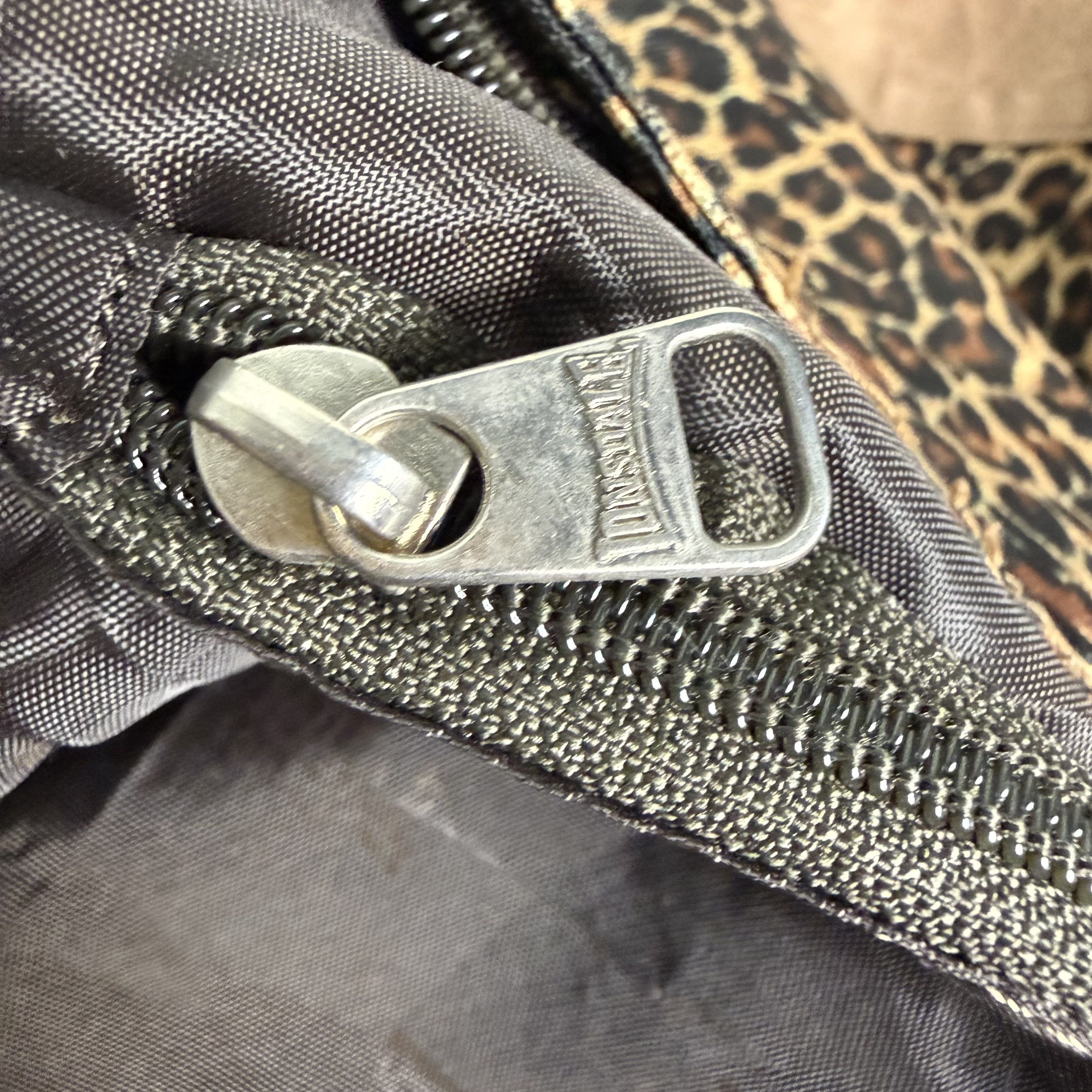 Lonsdale 🔥RARE🔥Vintage Lonsdale London Leopard Crossbody Sling Bag Size ONE SIZE - 7 Thumbnail