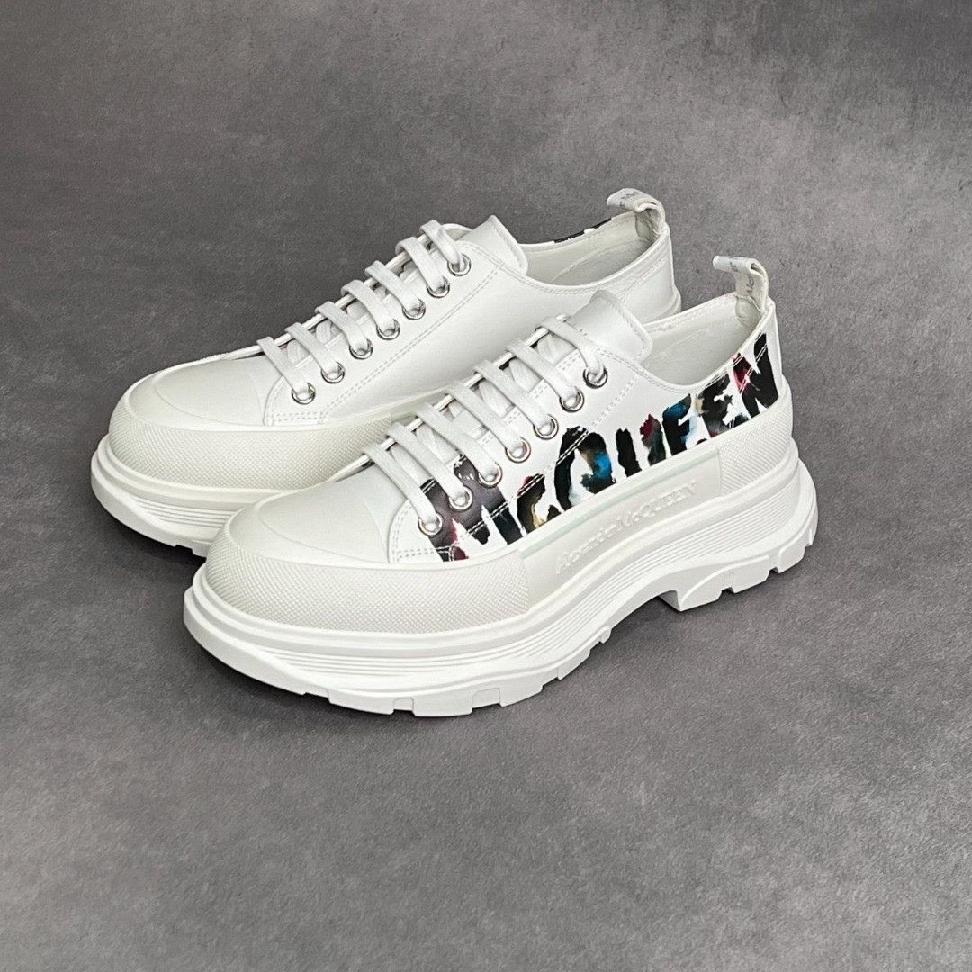 Alexander McQueen Alexander McQueen Leather Printed Lowtop Sneakers 6 Men Size US 6 / EU 39 - 1 Thumbnail