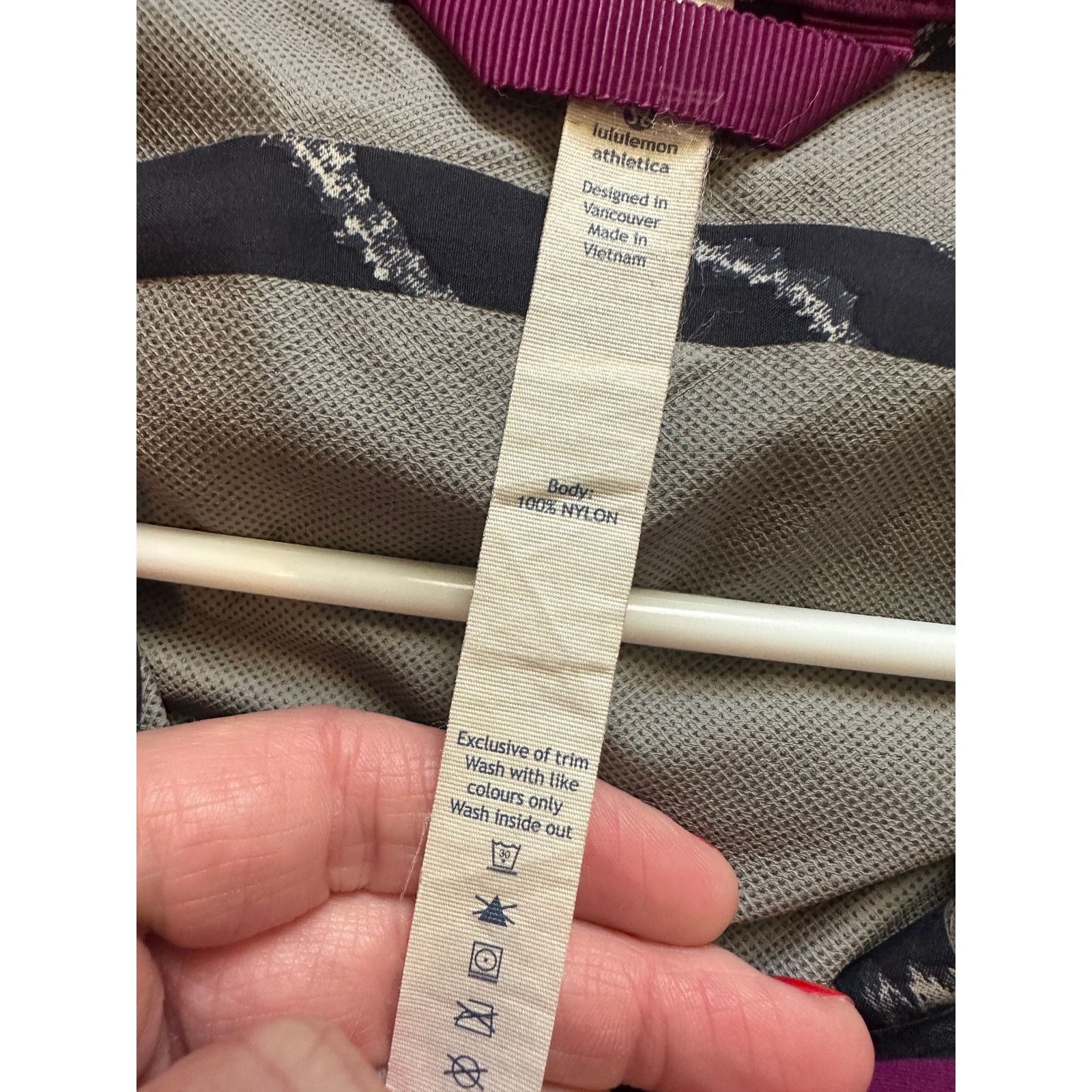 Other Lululemon Regal Plum Water Wind Resistant Hooded Jacket Size M / US 6-8 / IT 42-44 - 10 Thumbnail