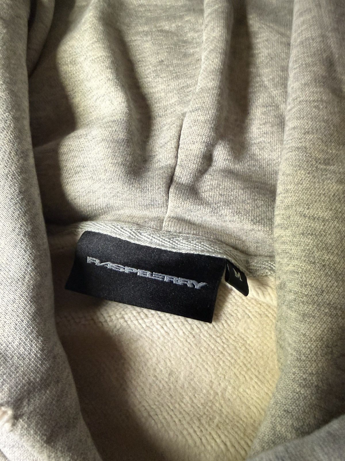 The GV Gallery RASPBERRY CREST HOODIE Size US M / EU 48-50 / 2 - 3 Thumbnail