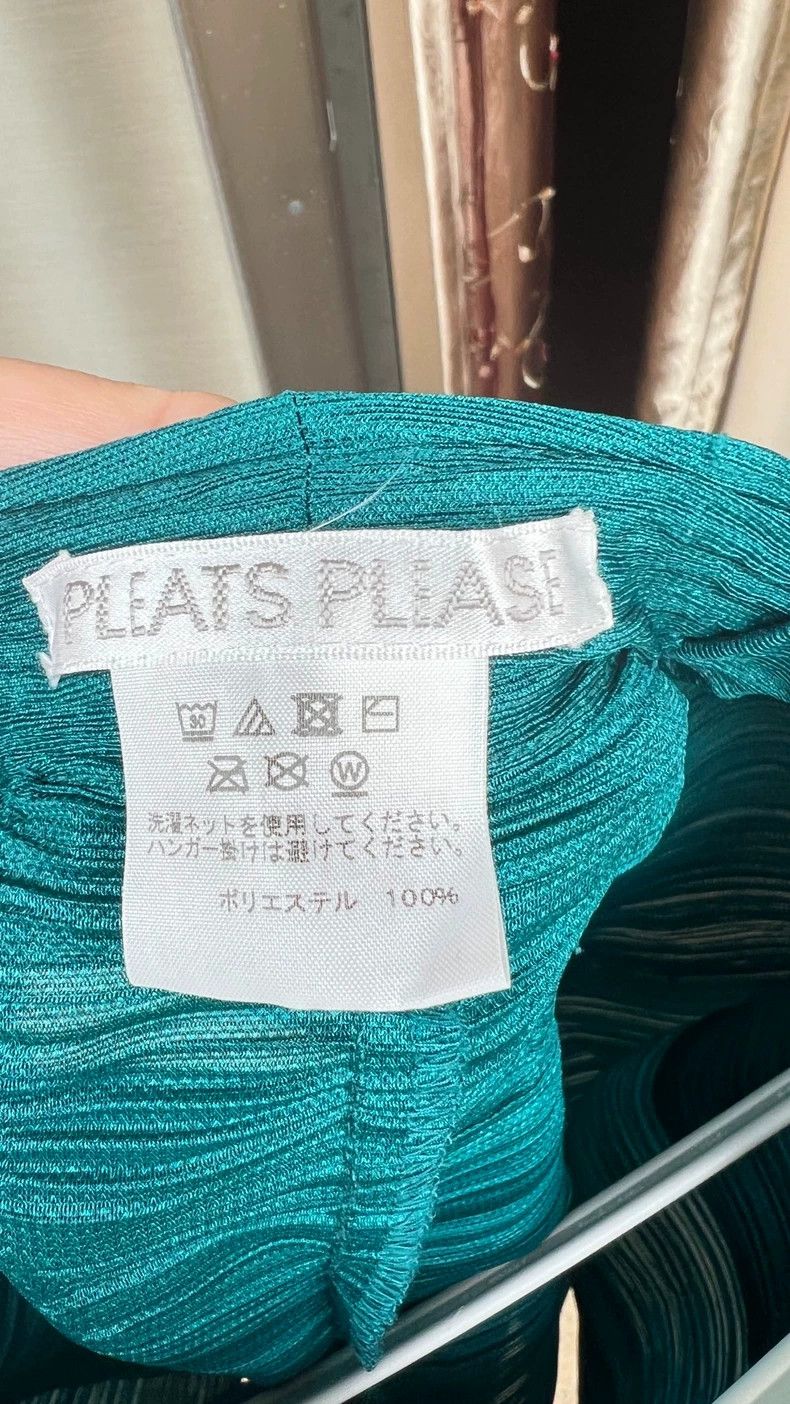 Issey Miyake Issey Miyake size:3 Green pleated shorts Size 31" - 3 Thumbnail