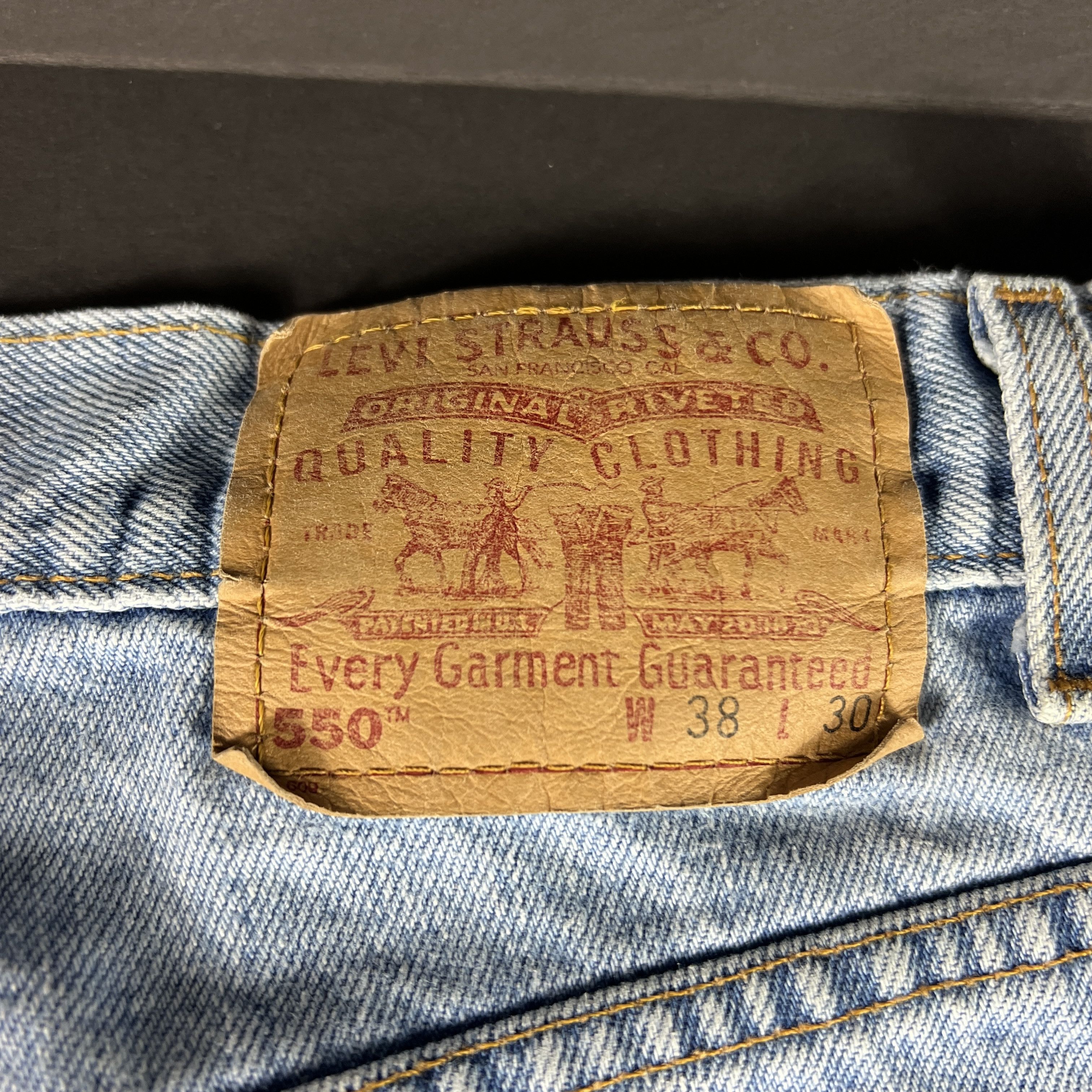 Levi's × Vintage VTG 90s Levi's Jeans 550 Relaxed Light Blue Faded Denim Size US 37 - 14 Thumbnail