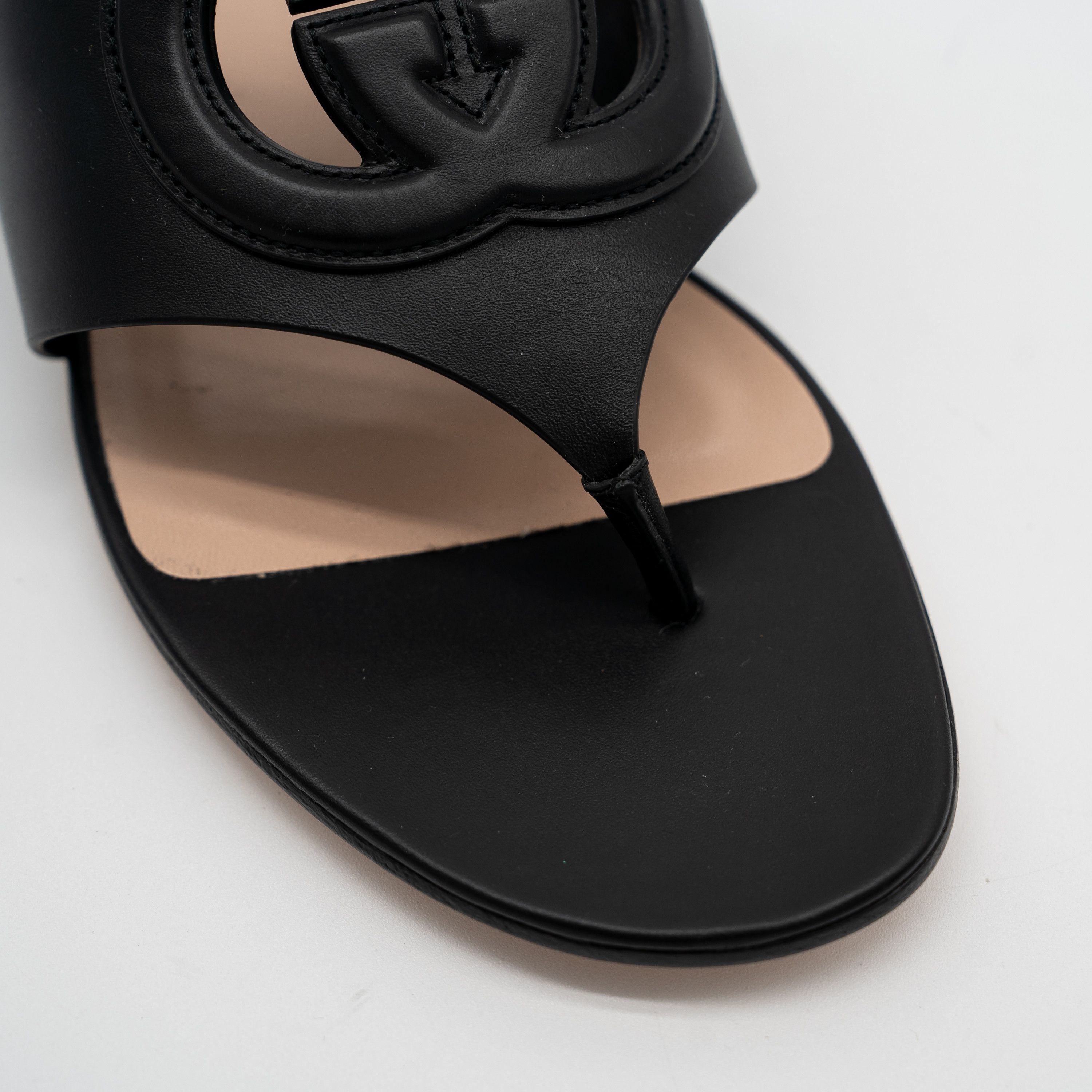 Gucci 39.5G Gucci Thong Sandals Black Cut Out GG Flats Leather Size US 9.5 / IT 39.5 - 7 Thumbnail