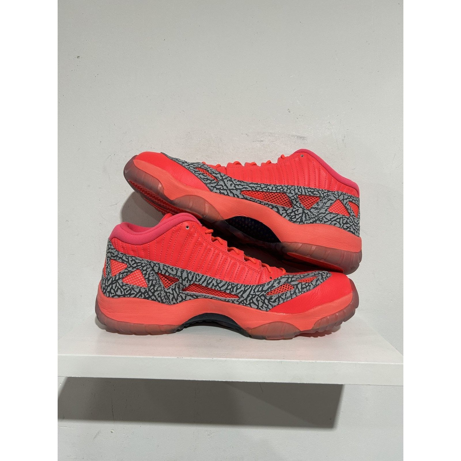 Jordan Brand JORDAN 11 RETRO LOW IE FLASH CRIMSON SIZE 14 PREOWNED Size US 14 / EU 47 - 2 Thumbnail