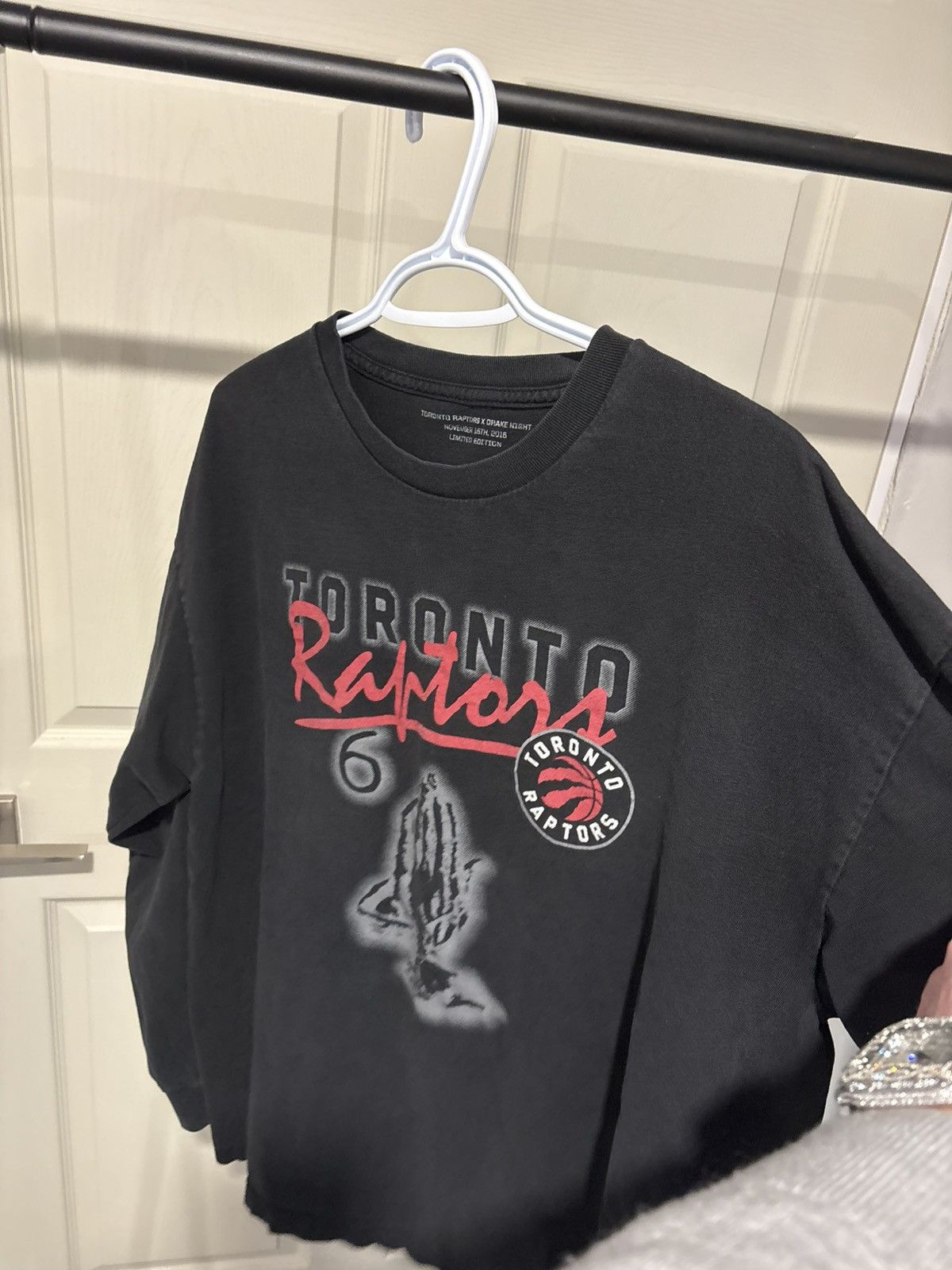 October's Very Own DRAKE TOUR LONGSLEVE Size US L / EU 52-54 / 3 - 1 Thumbnail