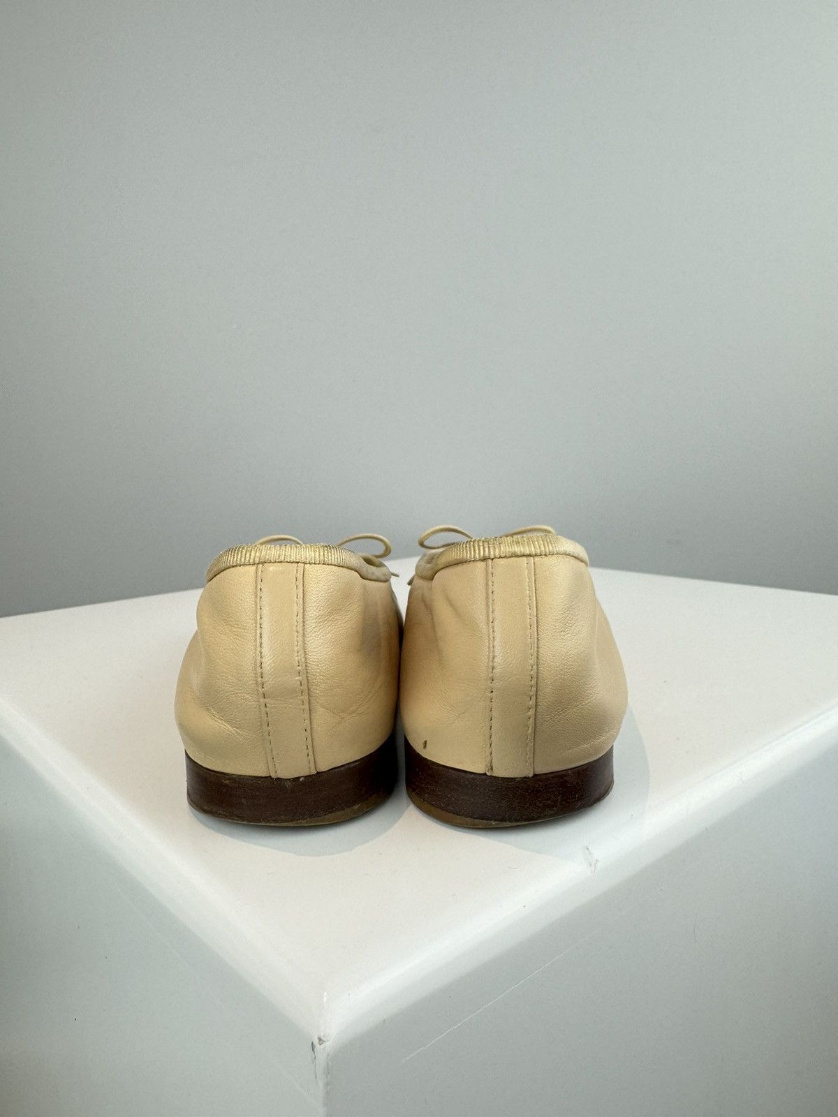 Chanel CHANEL BEIGE CC. LOGO BALLERINA FLATS Size US 6 / IT 36 - 4 Thumbnail