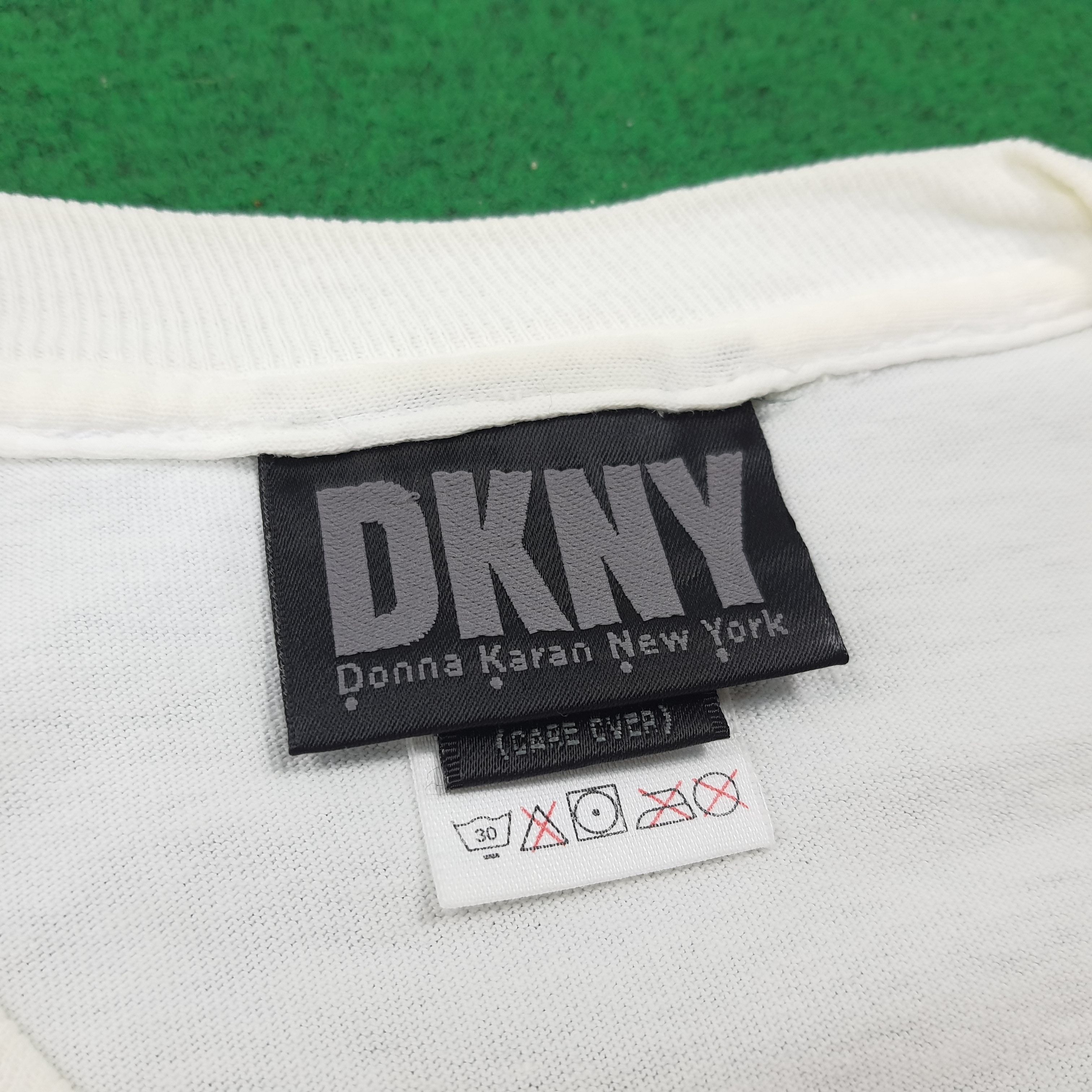 DKNY × Vintage Vintage DKNY Donna Karan New York American Boxy Brand Tshirt Size US L / EU 52-54 / 3 - 4 Thumbnail